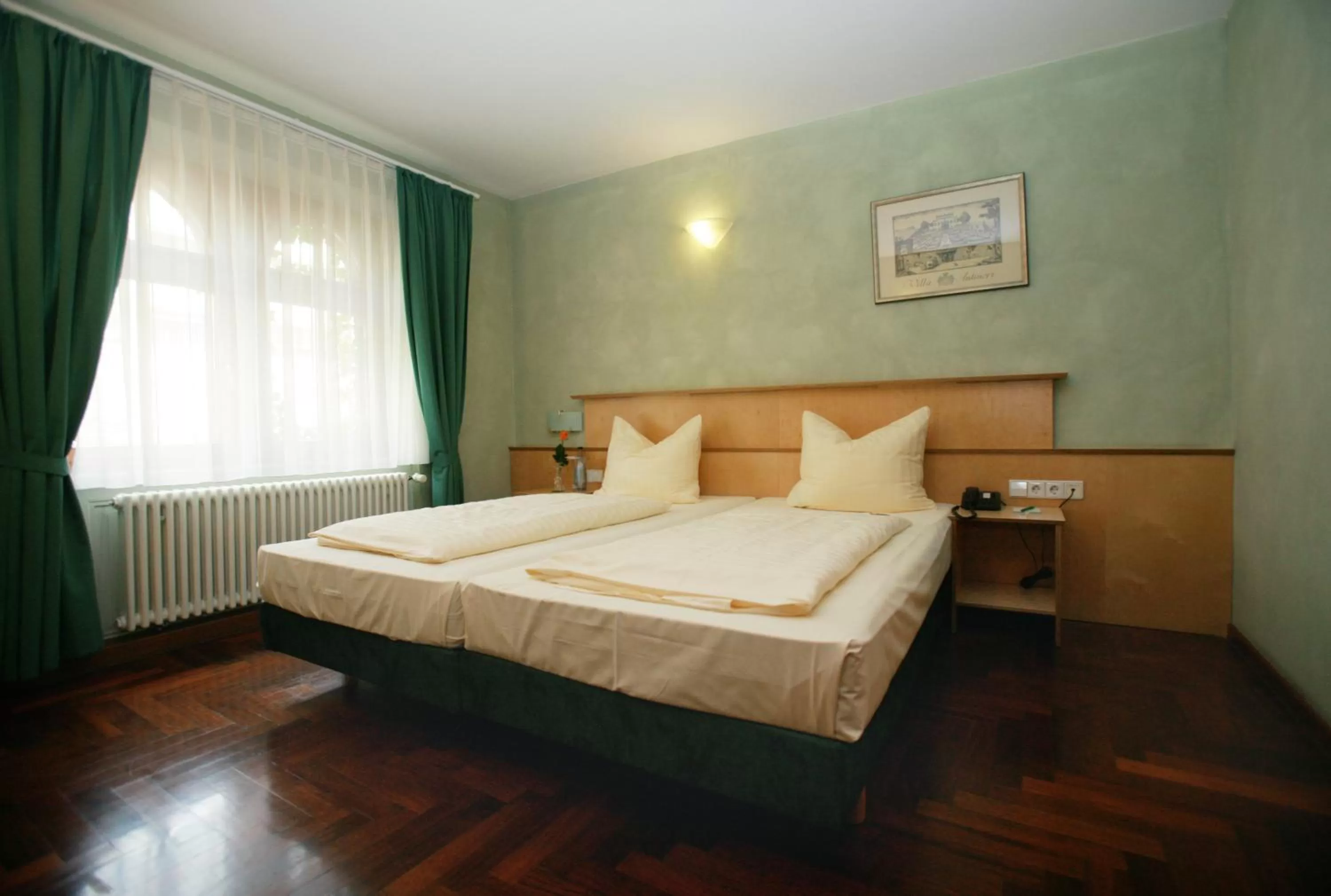 Photo of the whole room, Bed in Hotel Hoepfner Burghof