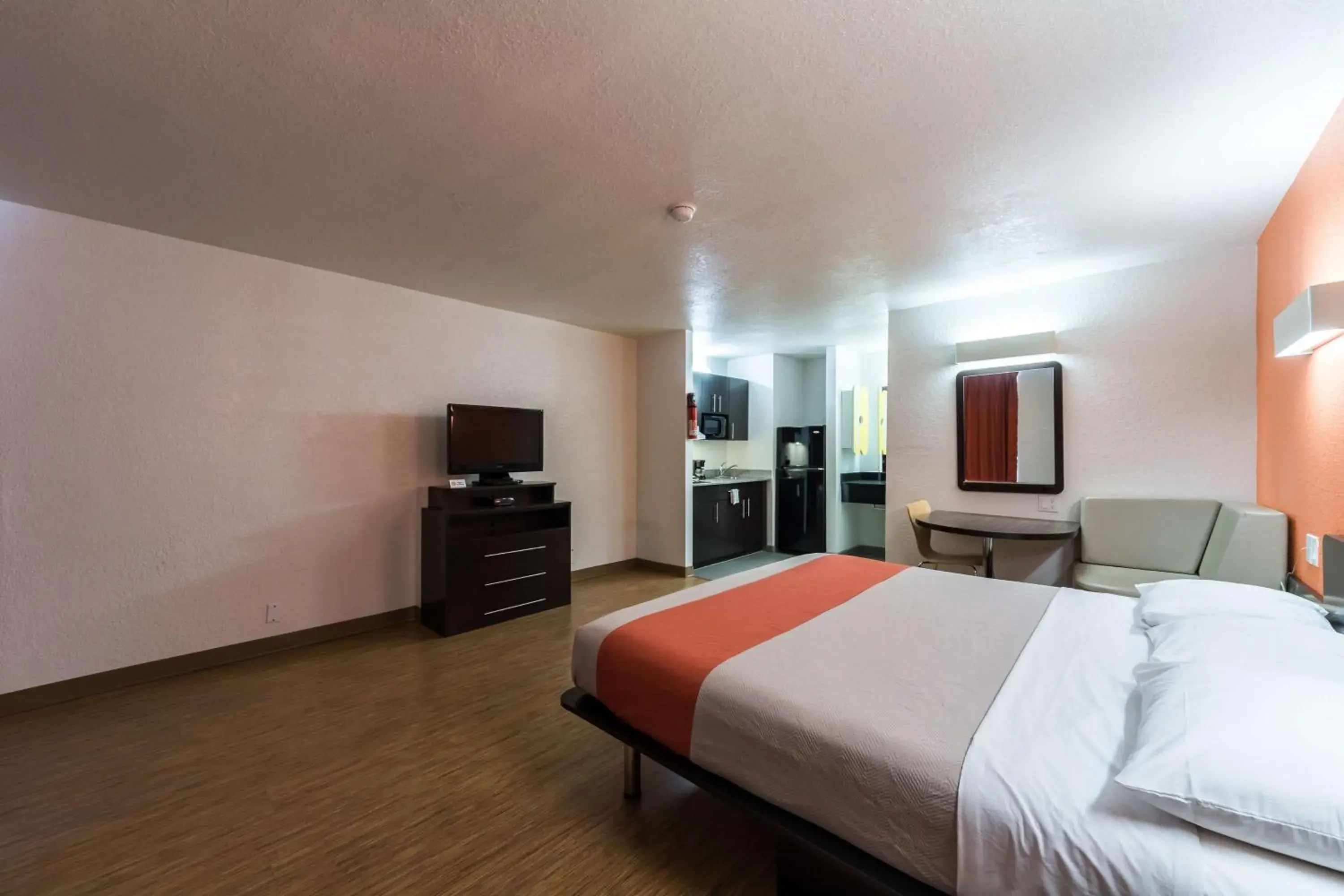 TV and multimedia, TV/Entertainment Center in Motel 6-Uvalde, TX