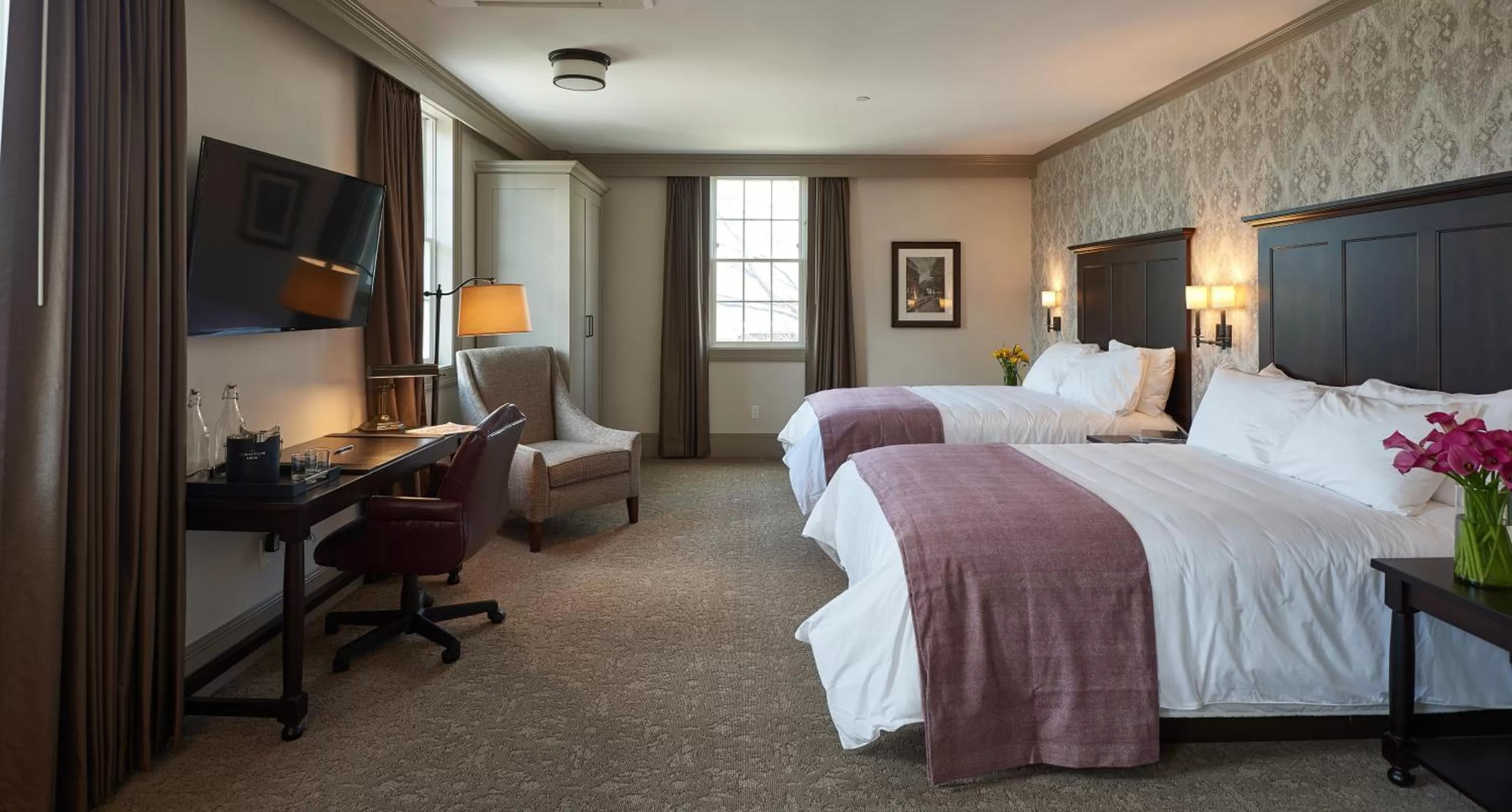 Photo of the whole room, Bed in The Groton Inn