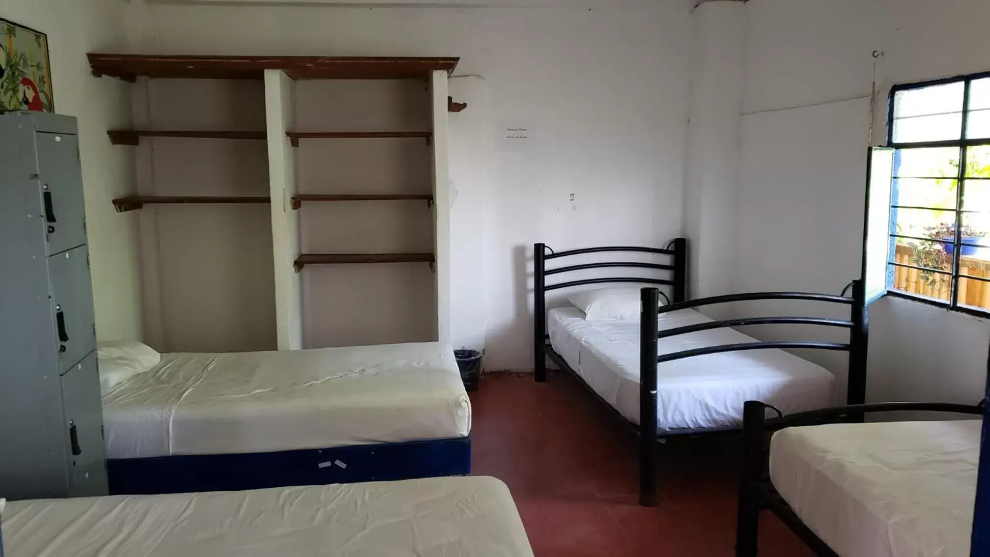 Bedroom, Bed in Hotel & Hostal Mayflower