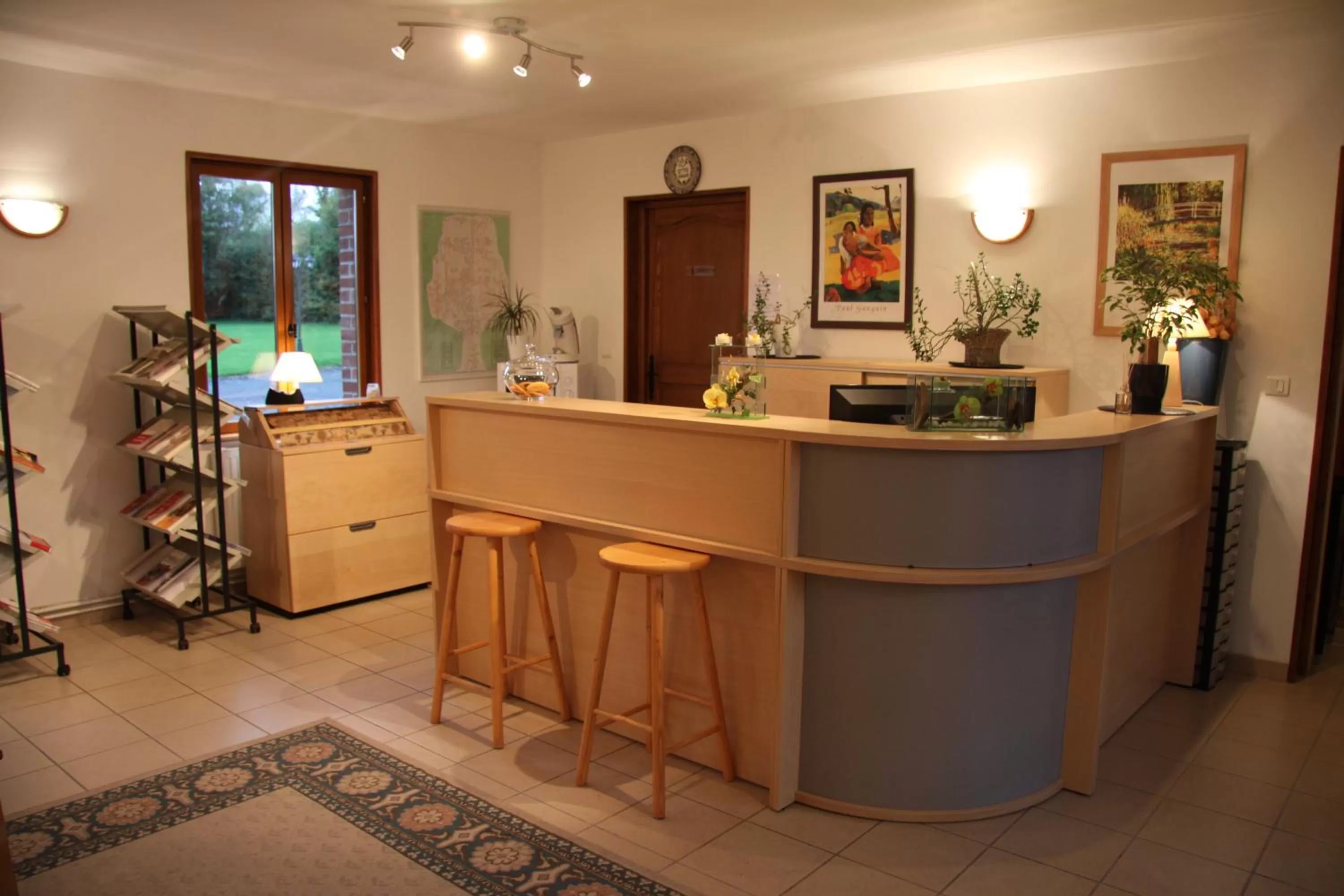 Lobby or reception in Hôtel Les Charmilles de Mormal