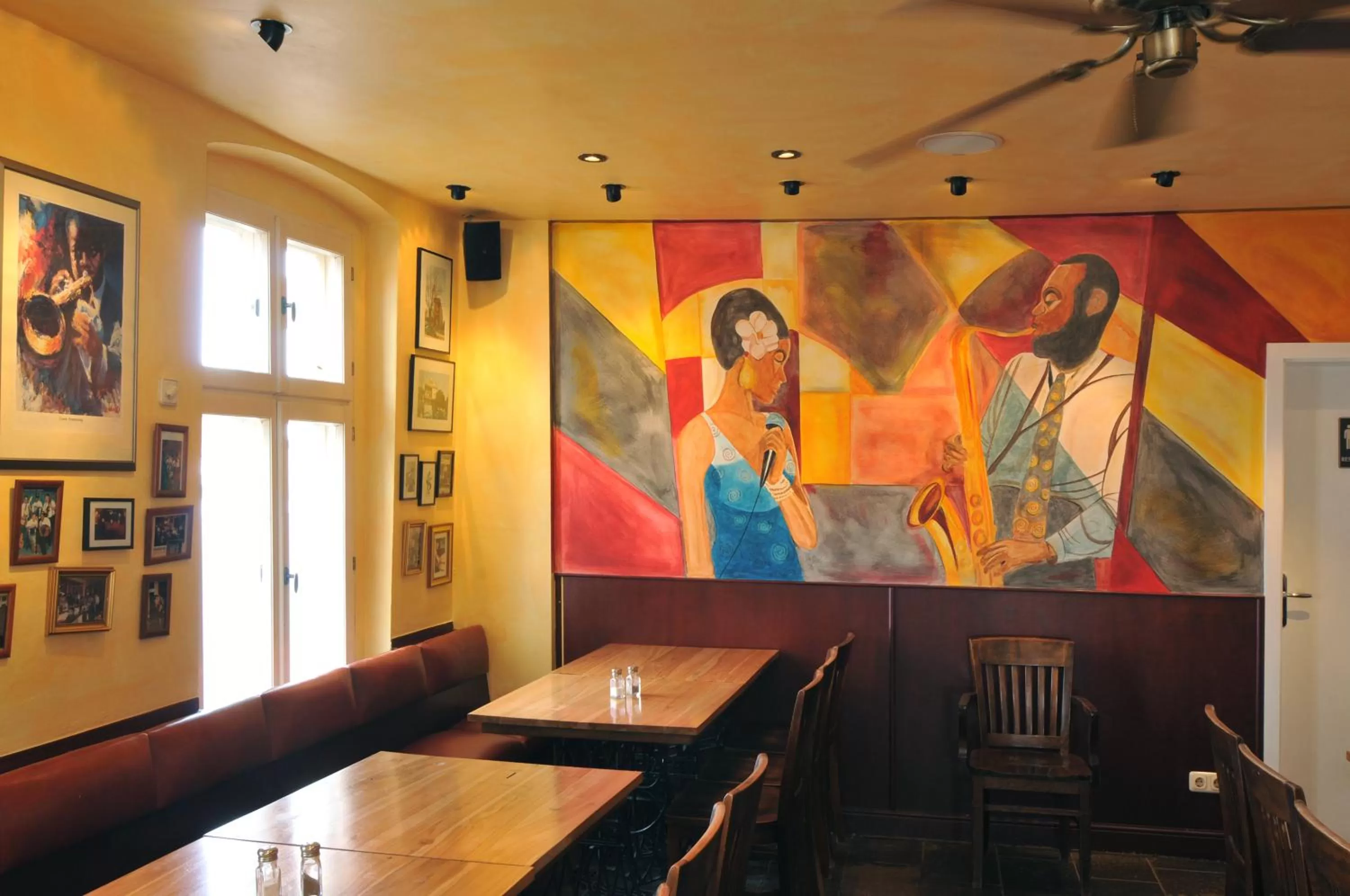 Restaurant/places to eat in Hotel New Orleans