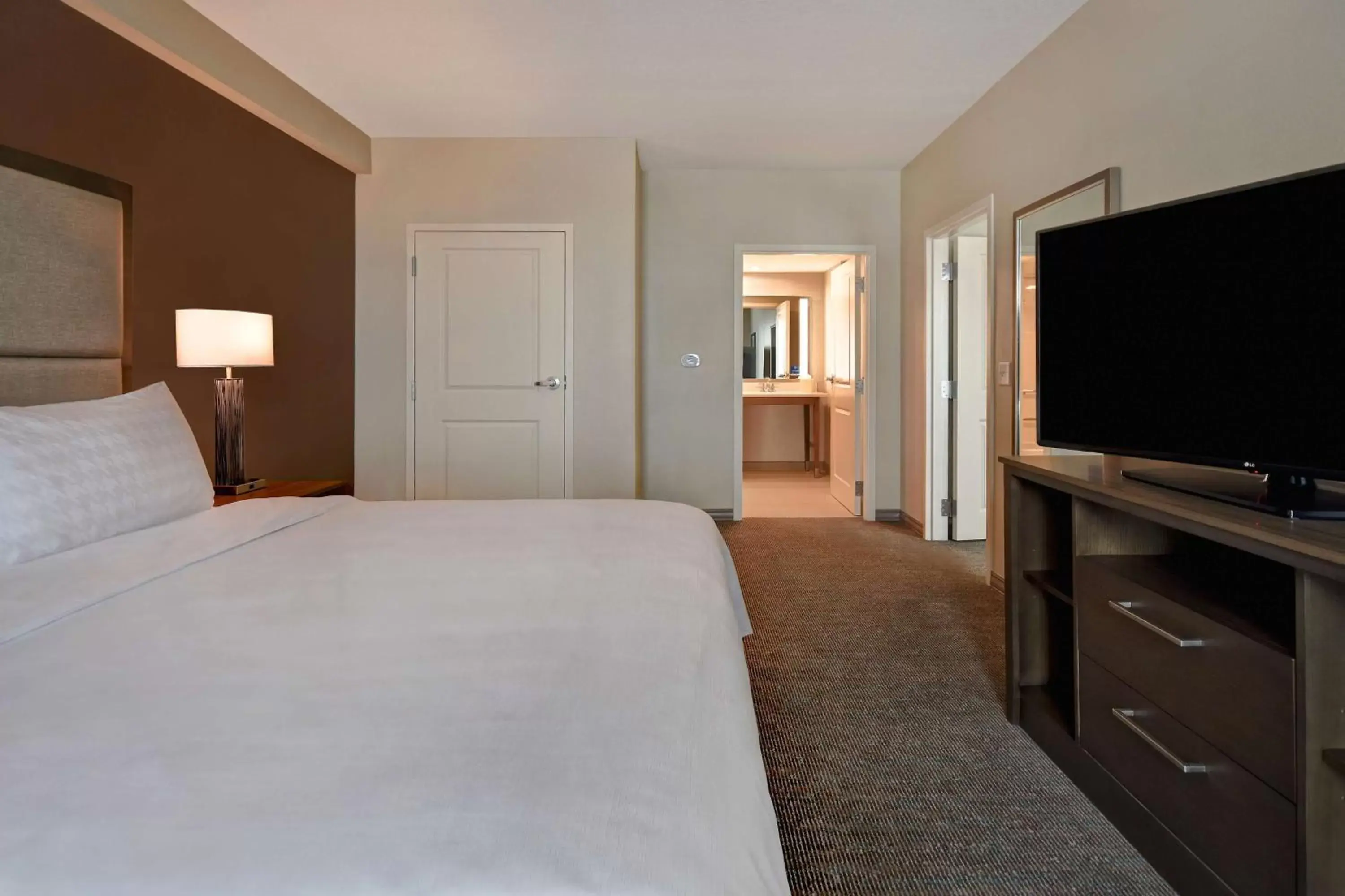 Bed, TV/Entertainment Center in Homewood Suites By Hilton Orlando Flamingo Crossings, Fl