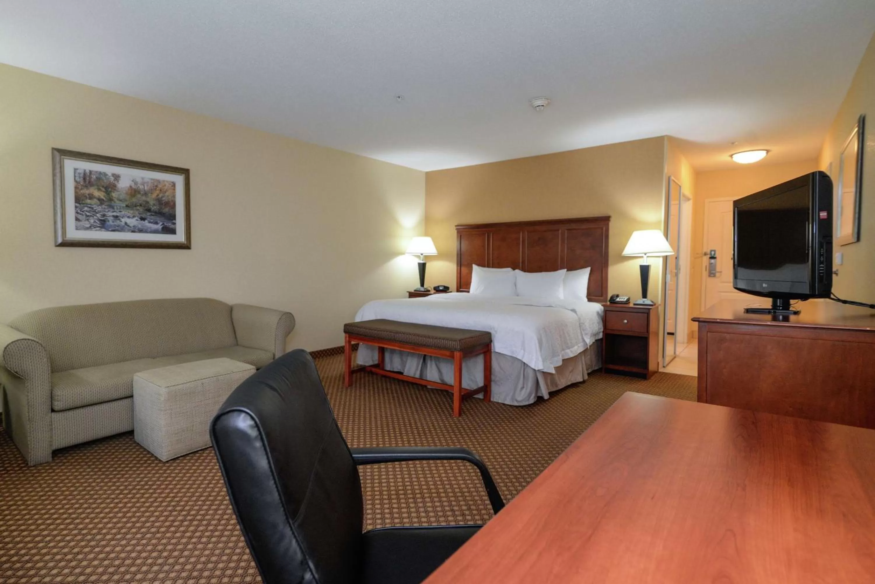 Bedroom, Bed in Hampton Inn & Suites Detroit/Chesterfield