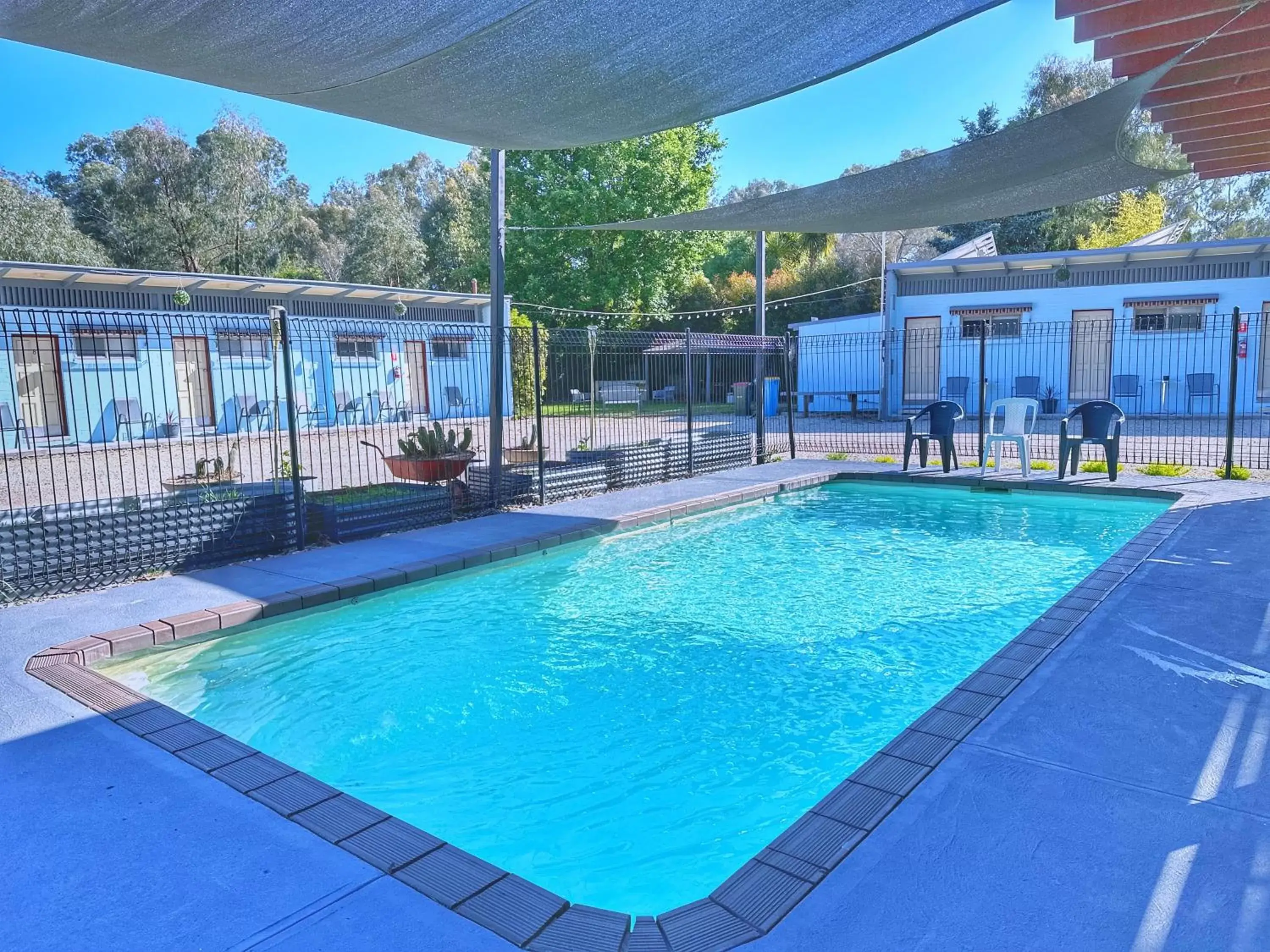 Day, Swimming Pool in Auto Lodge Motor Inn