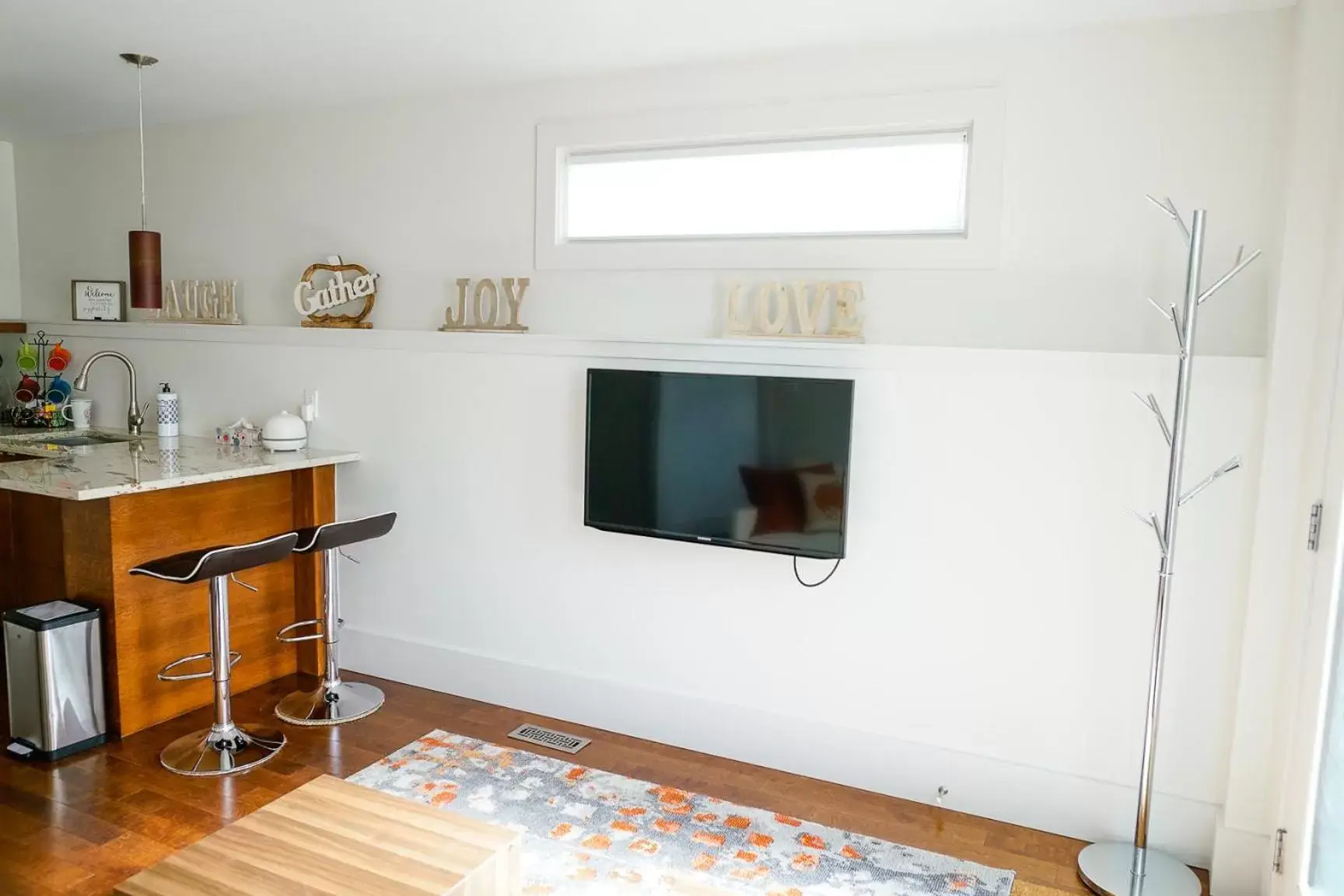 Communal lounge/ TV room, TV/Entertainment Center in Studio on Capri