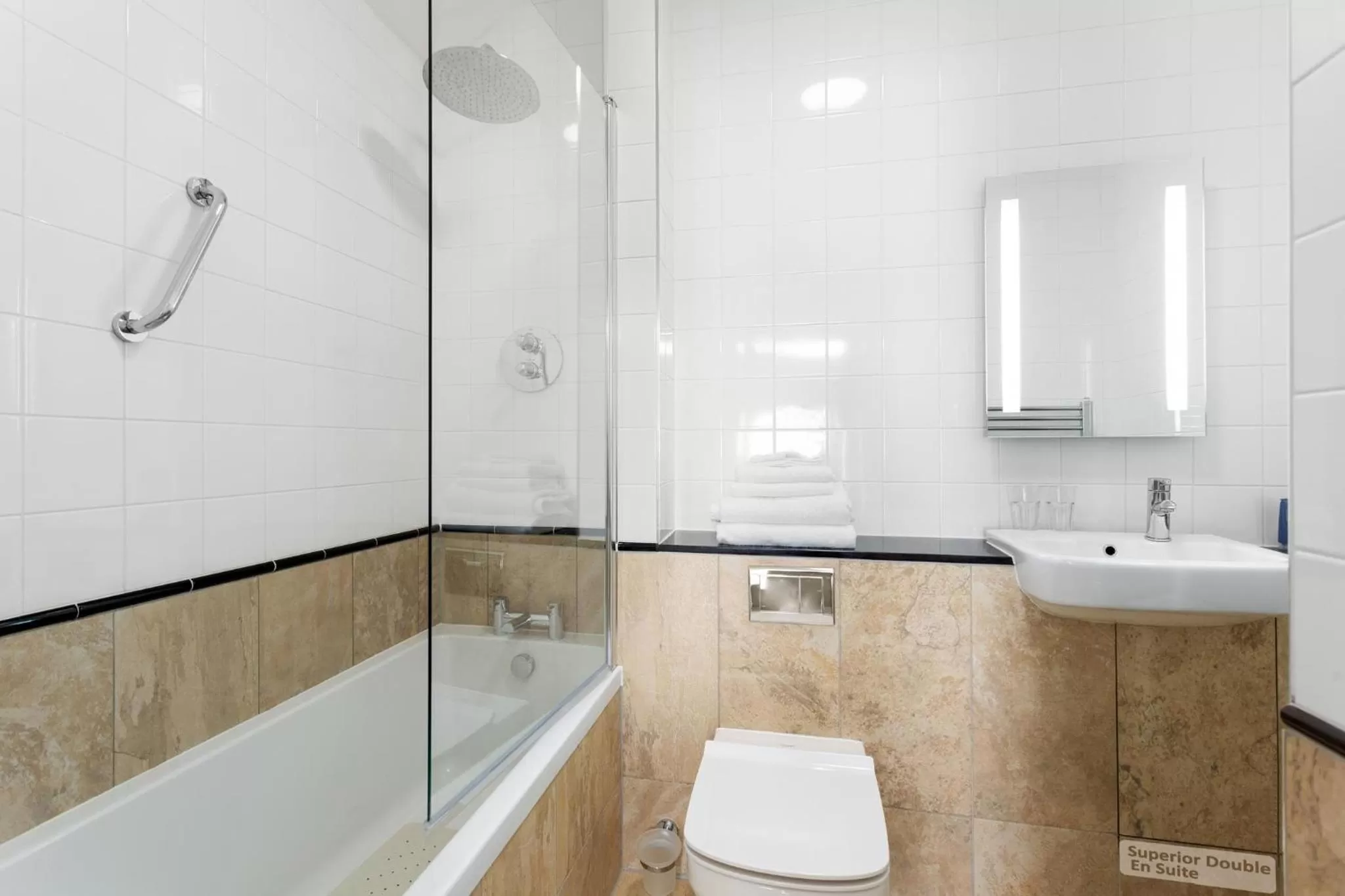 Bathroom in Gardiner Lodge