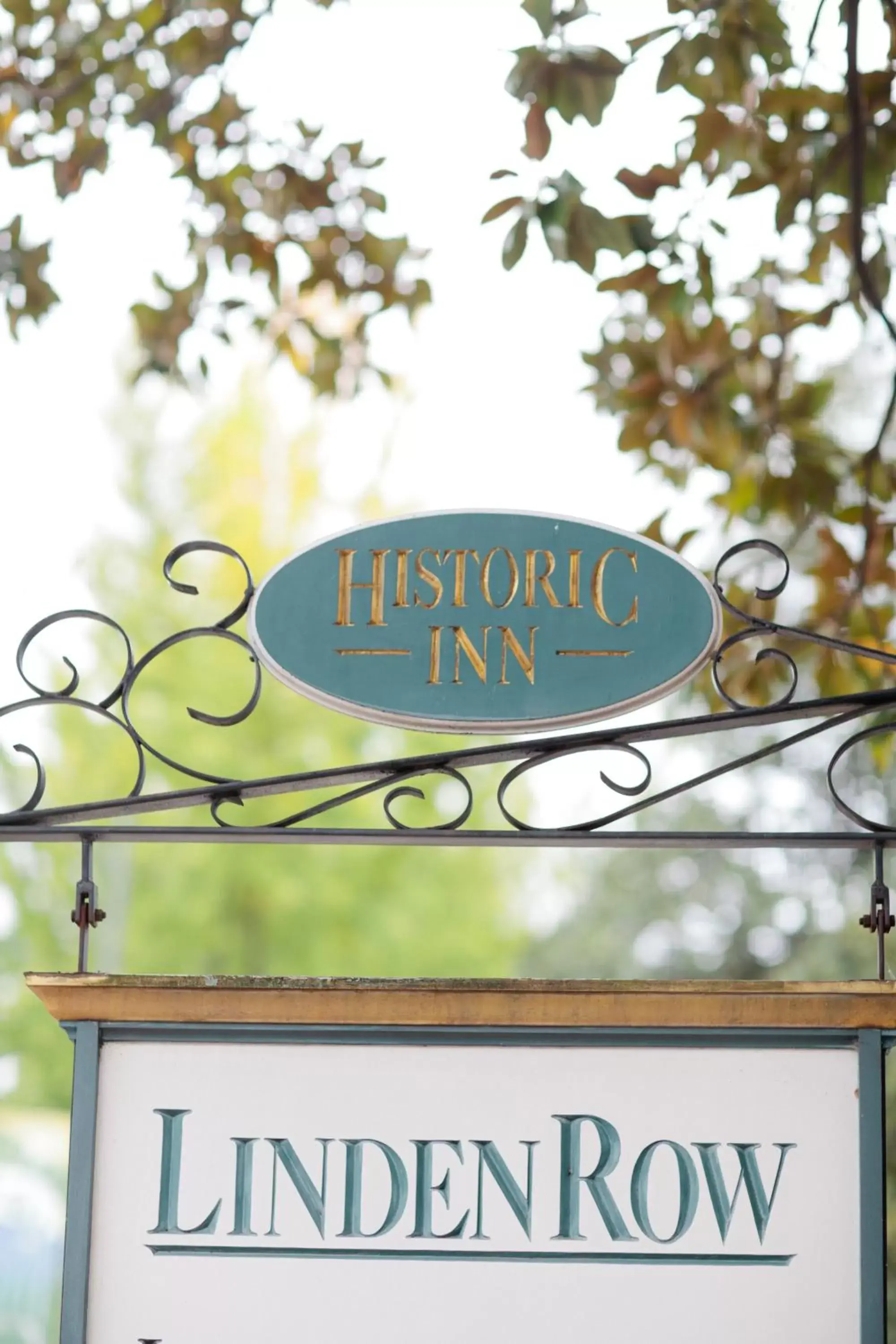 Facade/entrance, Property Logo/Sign in Linden Row Inn