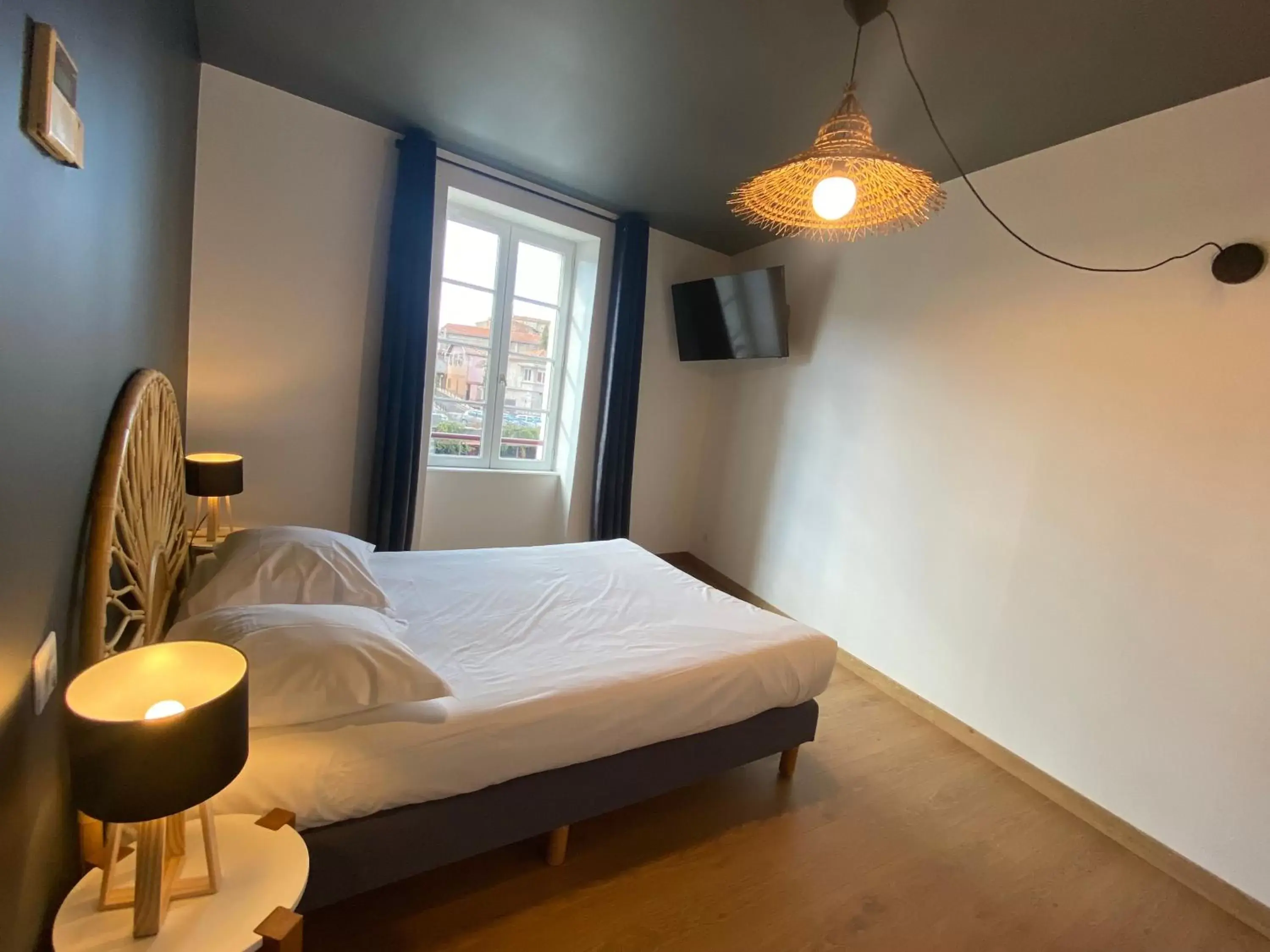 Bedroom, Bed in Le Miredames Hôtel-Bar