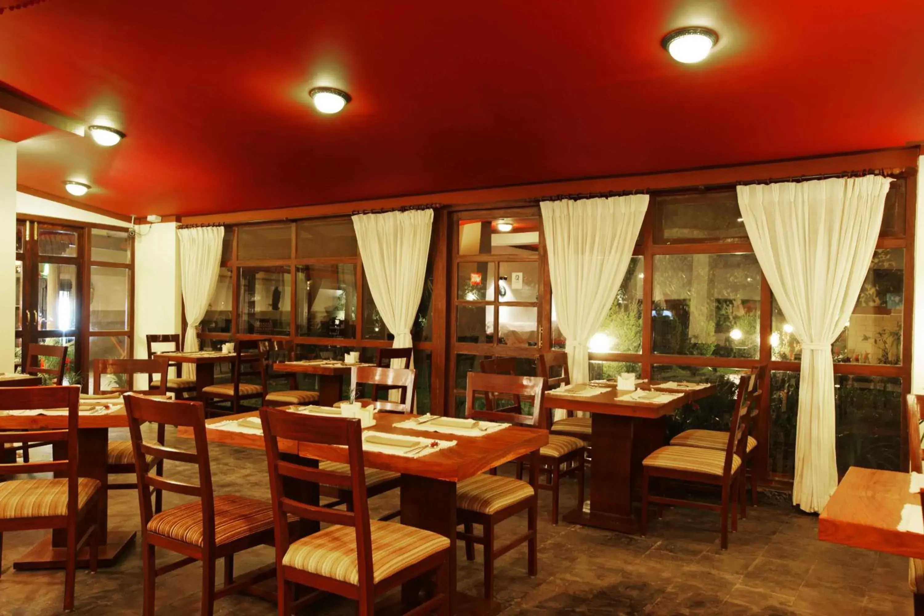 Restaurant/Places to Eat in Shambaling Boutique Hotel