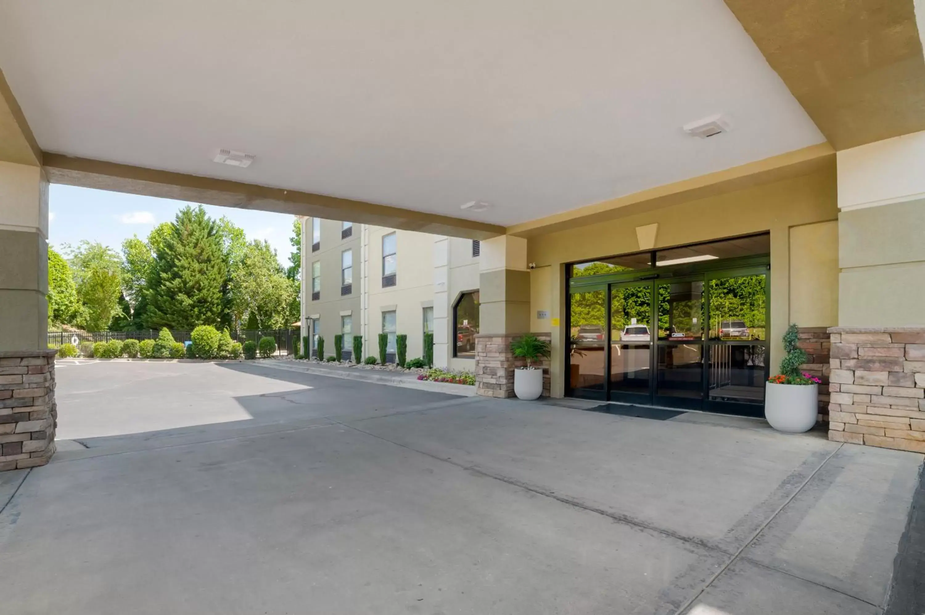 Property building in Comfort Inn Asheville Airport