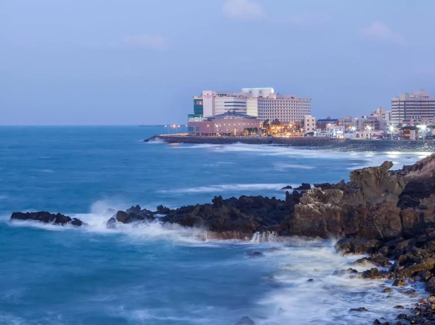 Property building in Ramada Plaza by Wyndham Jeju Ocean Front Property building in Ramada Plaza by Wyndham Jeju Ocean Front