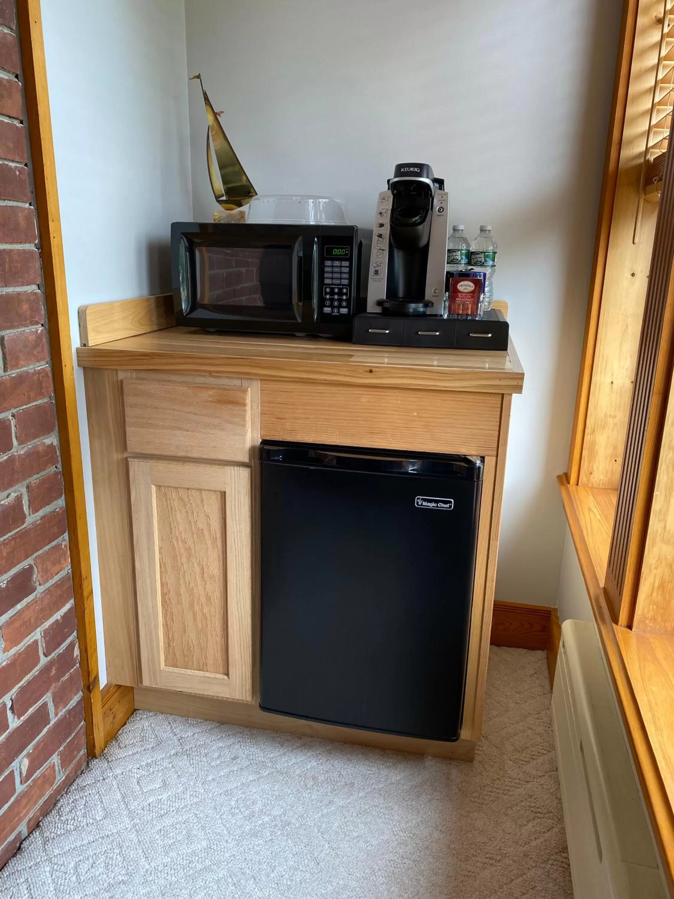 minibar, Kitchen/Kitchenette in Spouter Inn Bed & Breakfast