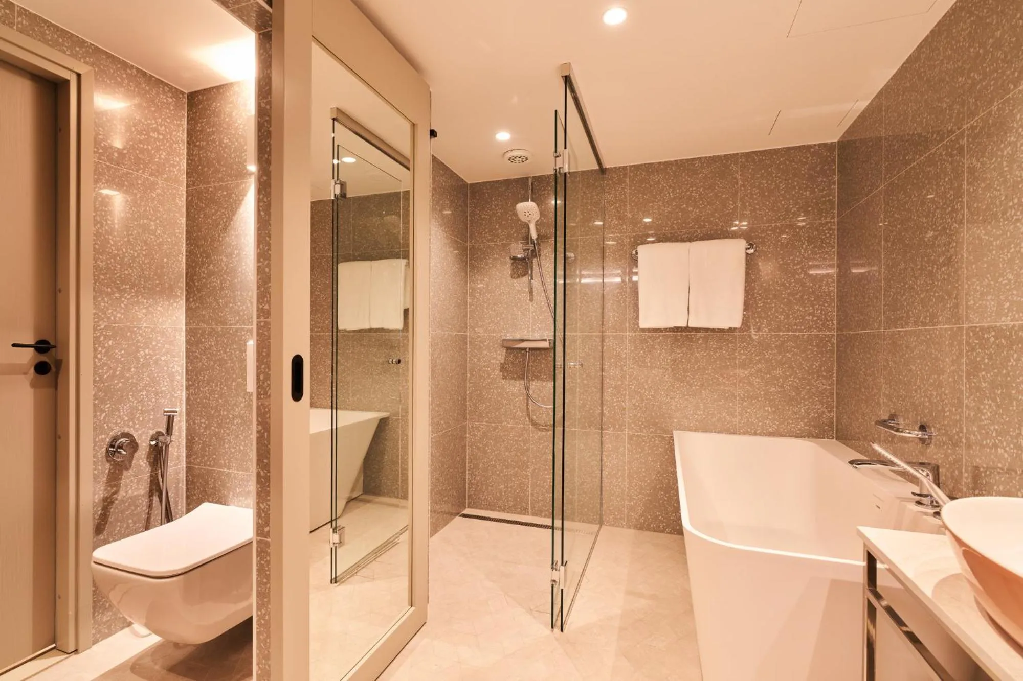 Shower in Nordic Hotel Forum