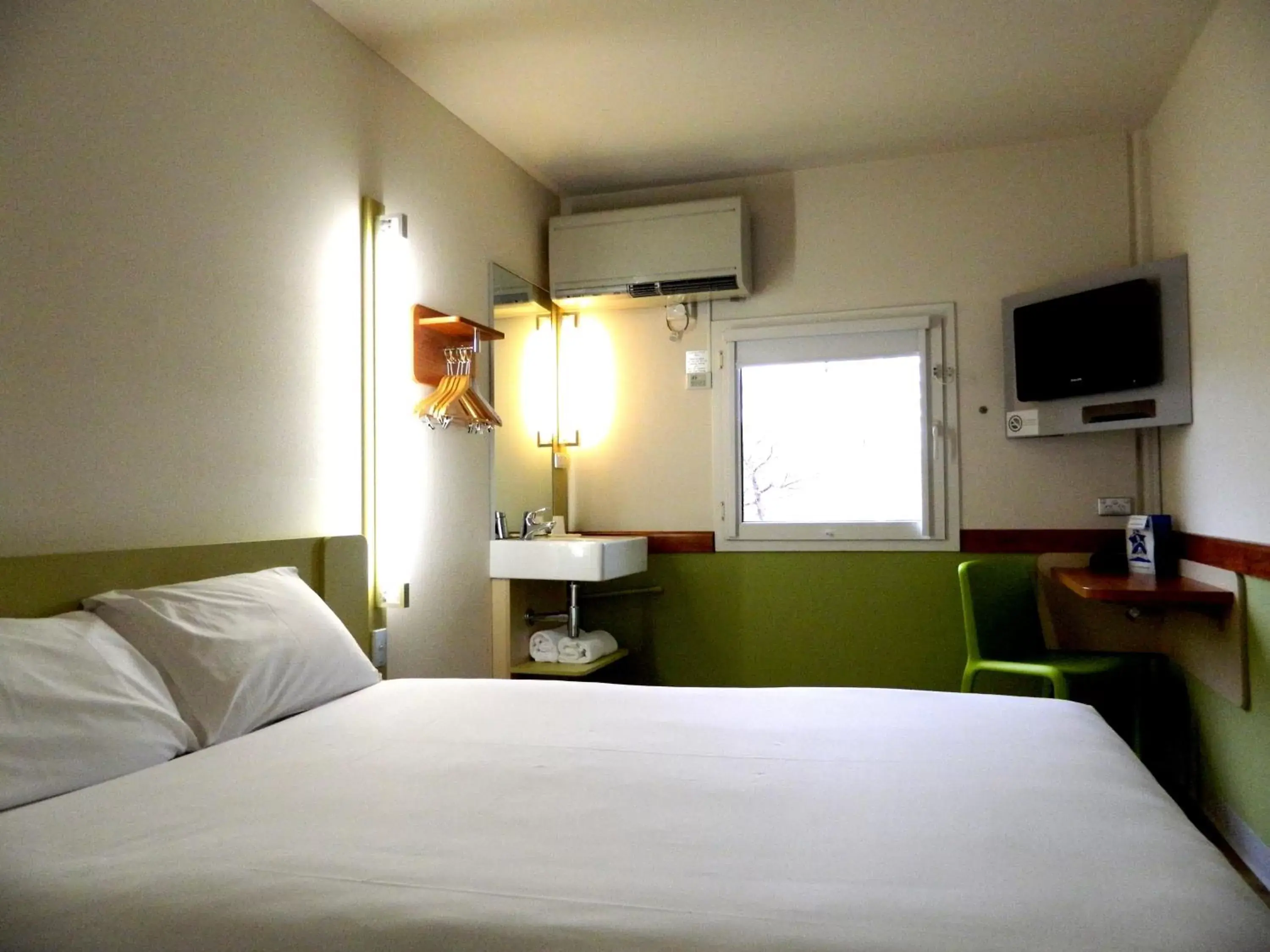 Bed in ibis Budget - Melbourne Airport