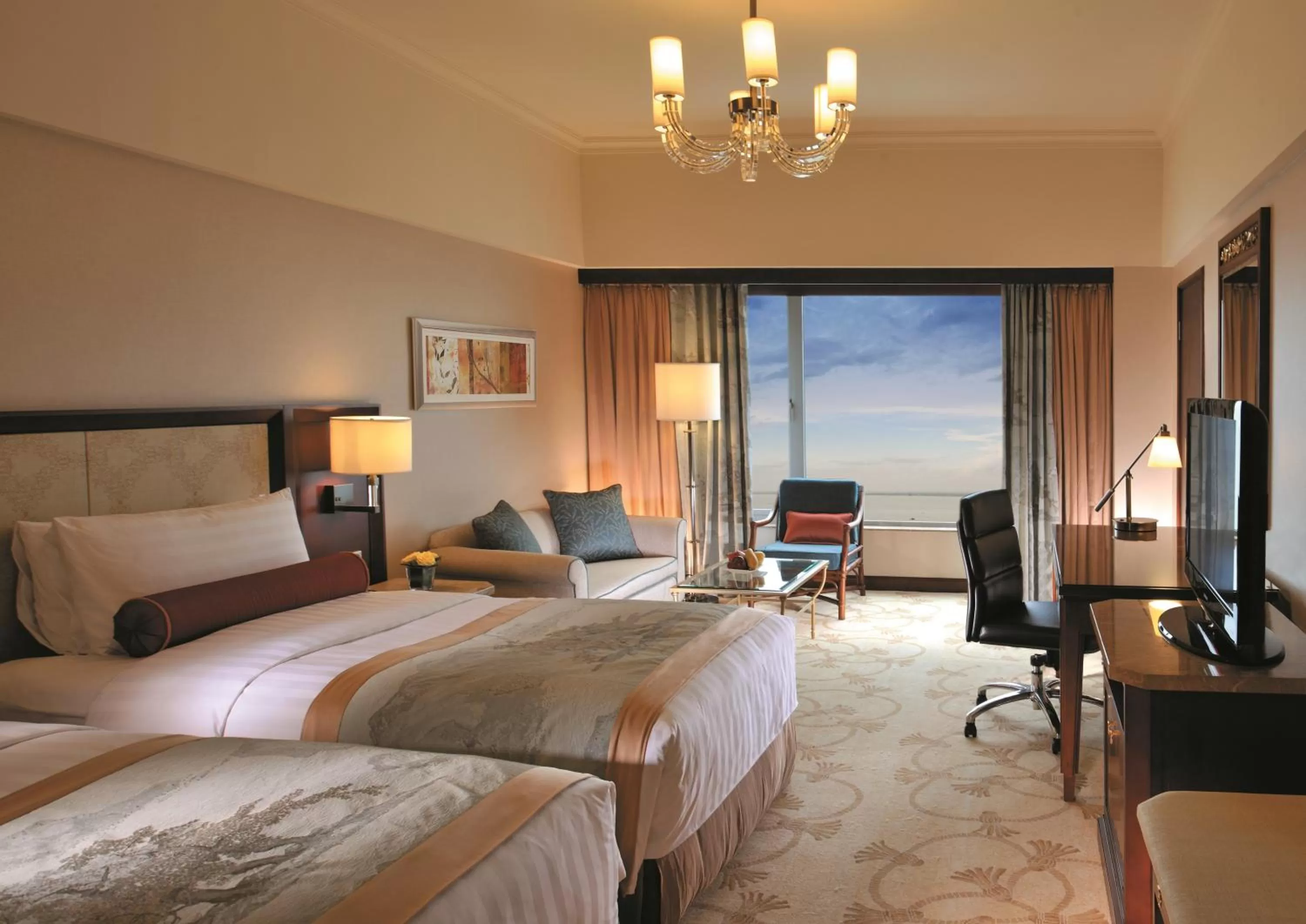 Photo of the whole room, Bed in Shangri-La Beihai