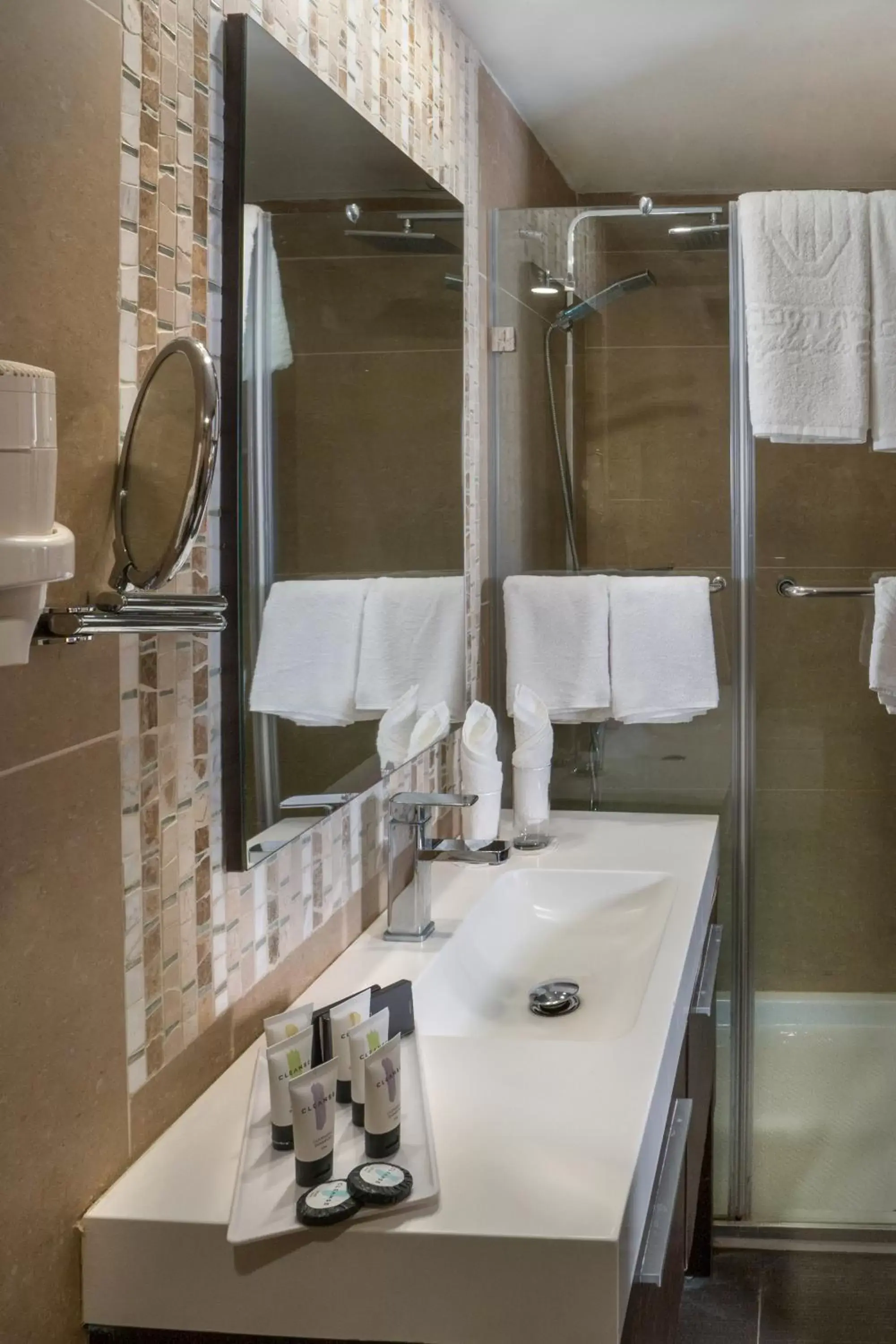 Shower, Bathroom in The Sephardic House Hotel in The Jewish Quarter