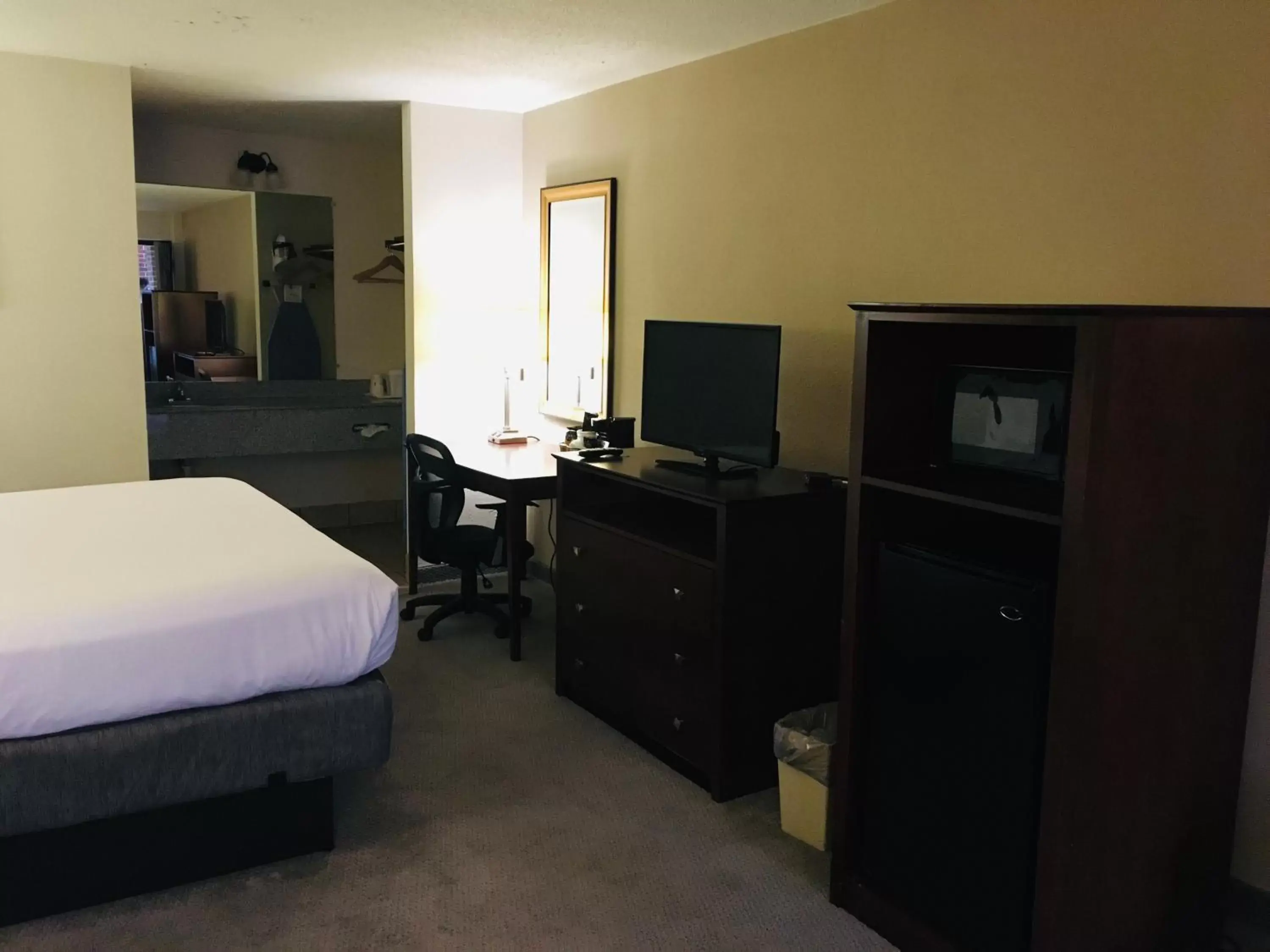 TV/Entertainment Center in Ramada by Wyndham Batesville