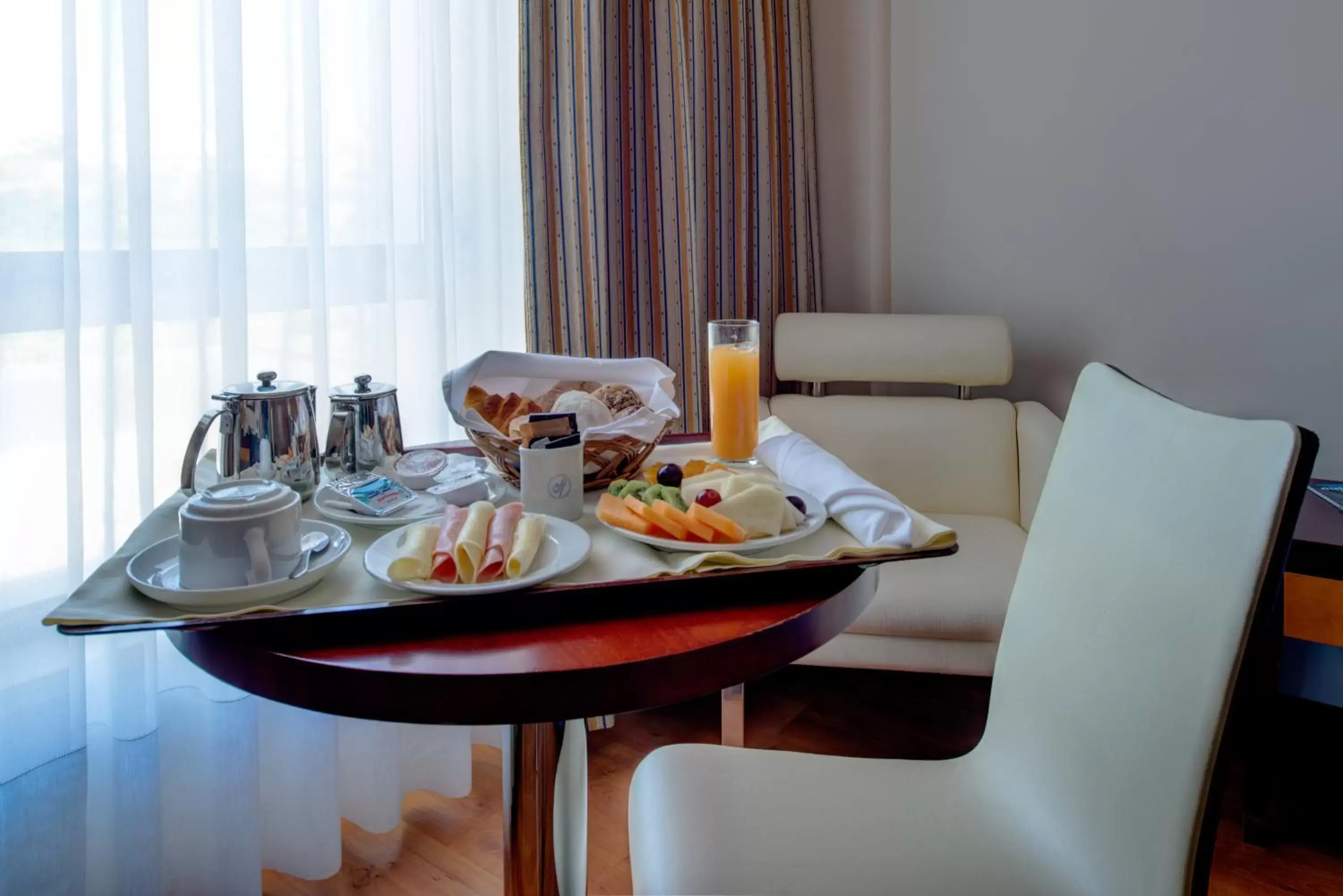 Food and drinks in VIP Executive Santa Iria Hotel