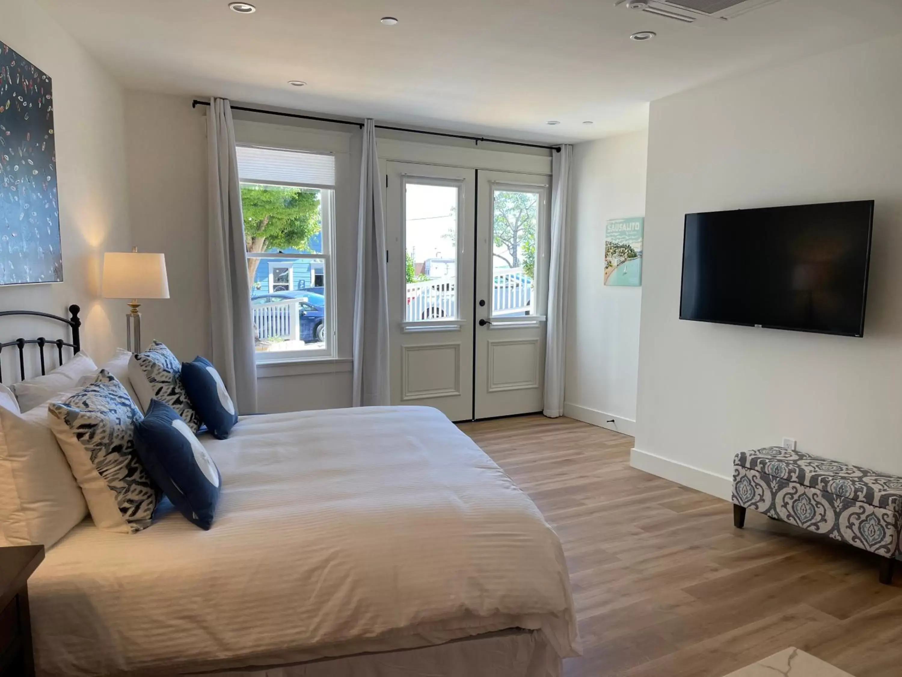 Bed in The Gables Inn Sausalito Bed in The Gables Inn Sausalito