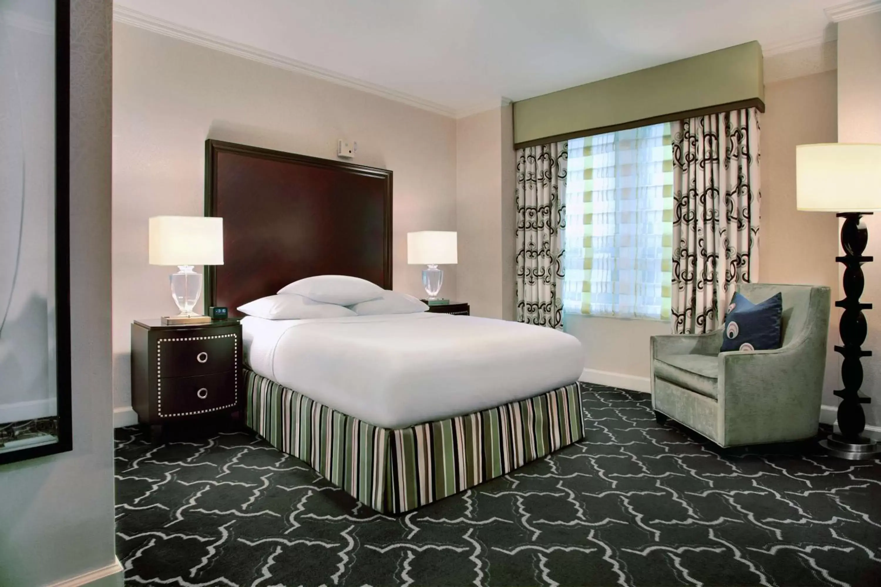 Double Room in The Palmer House Hilton Double Room in The Palmer House Hilton