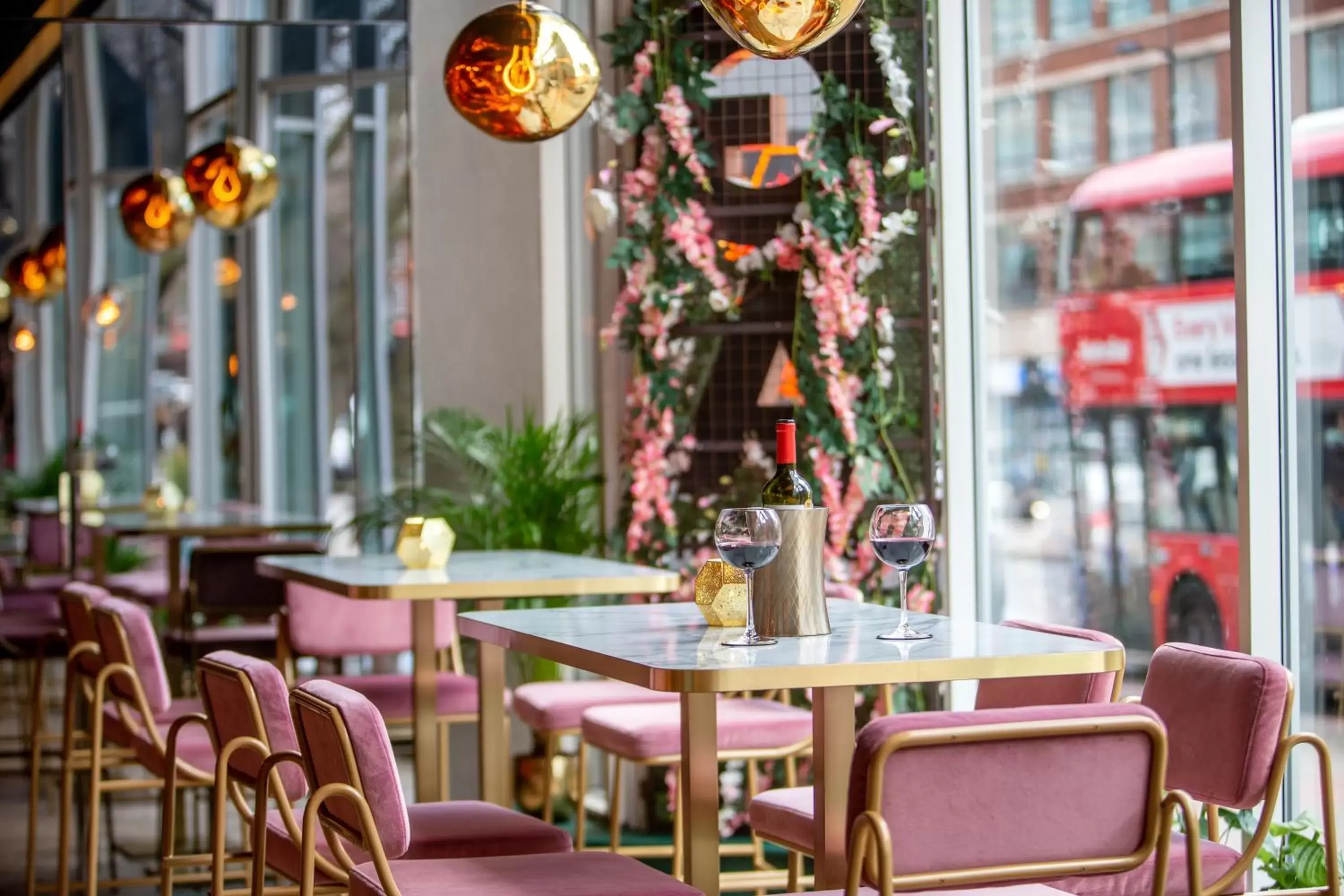 Lounge or bar, Restaurant/Places to Eat in Pullman London St Pancras
