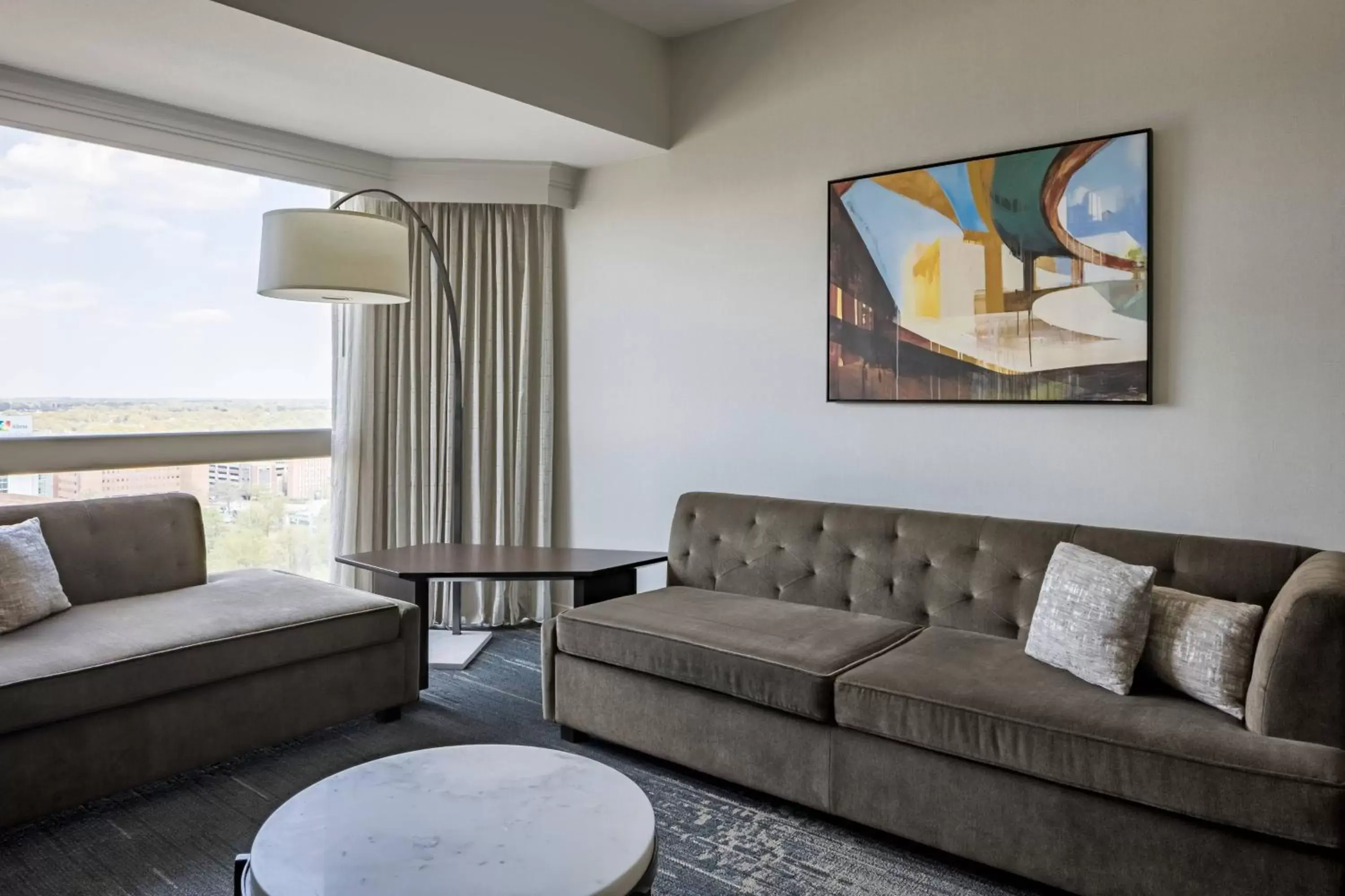 Living room, Seating Area in Richmond Marriott