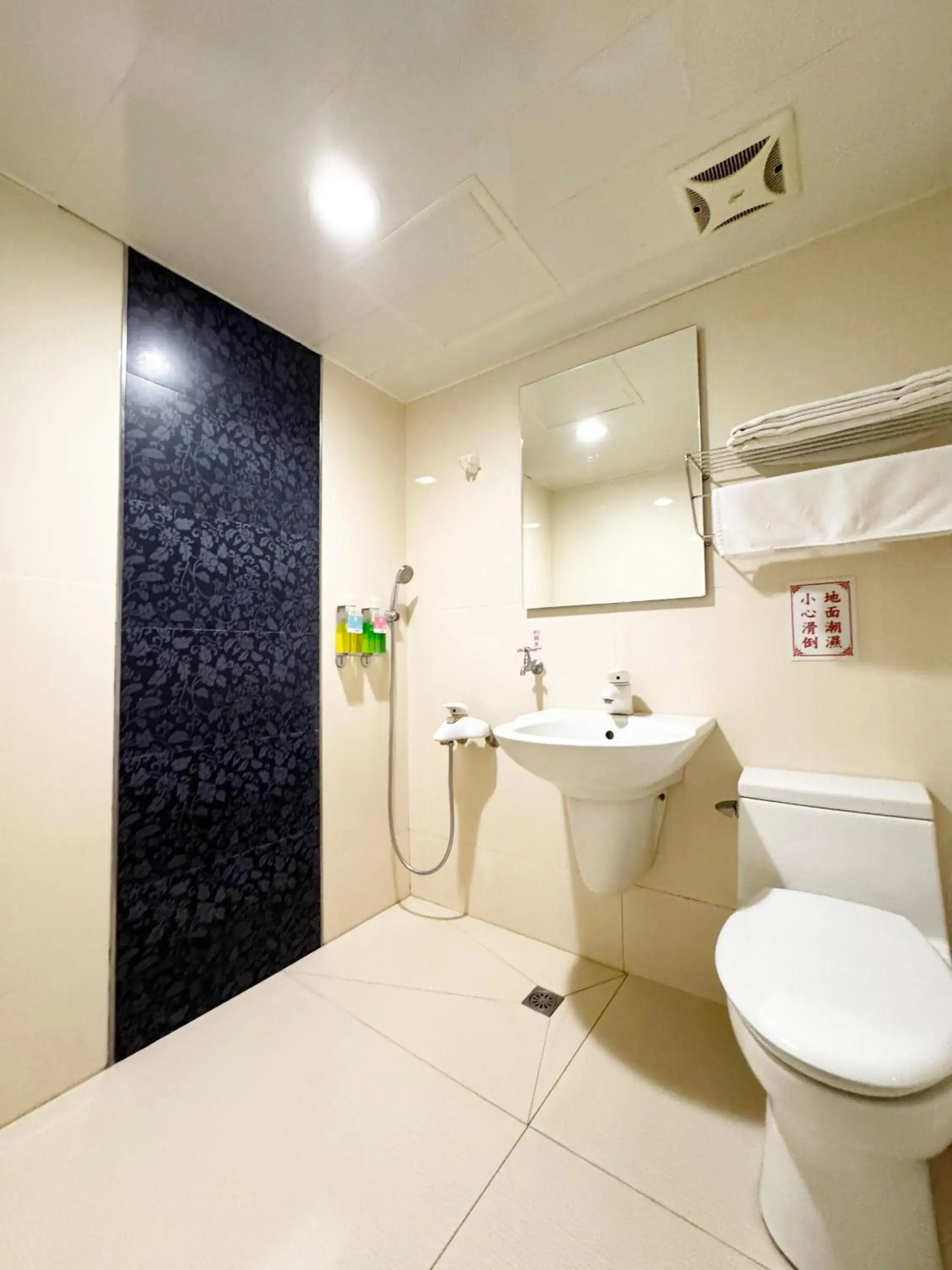 Toilet, Bathroom in Ai-Lai Fashion Hotel