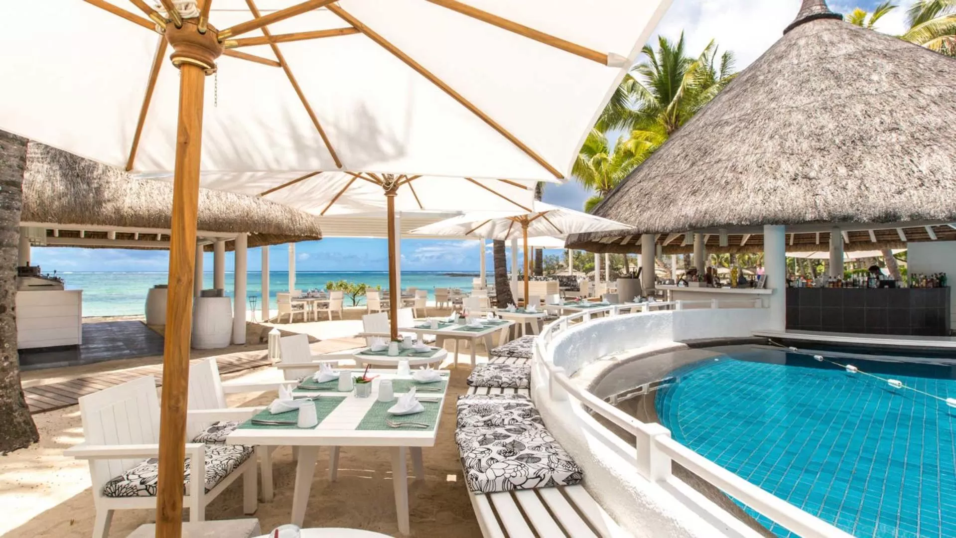 Restaurant/places to eat in Constance Belle Mare Plage