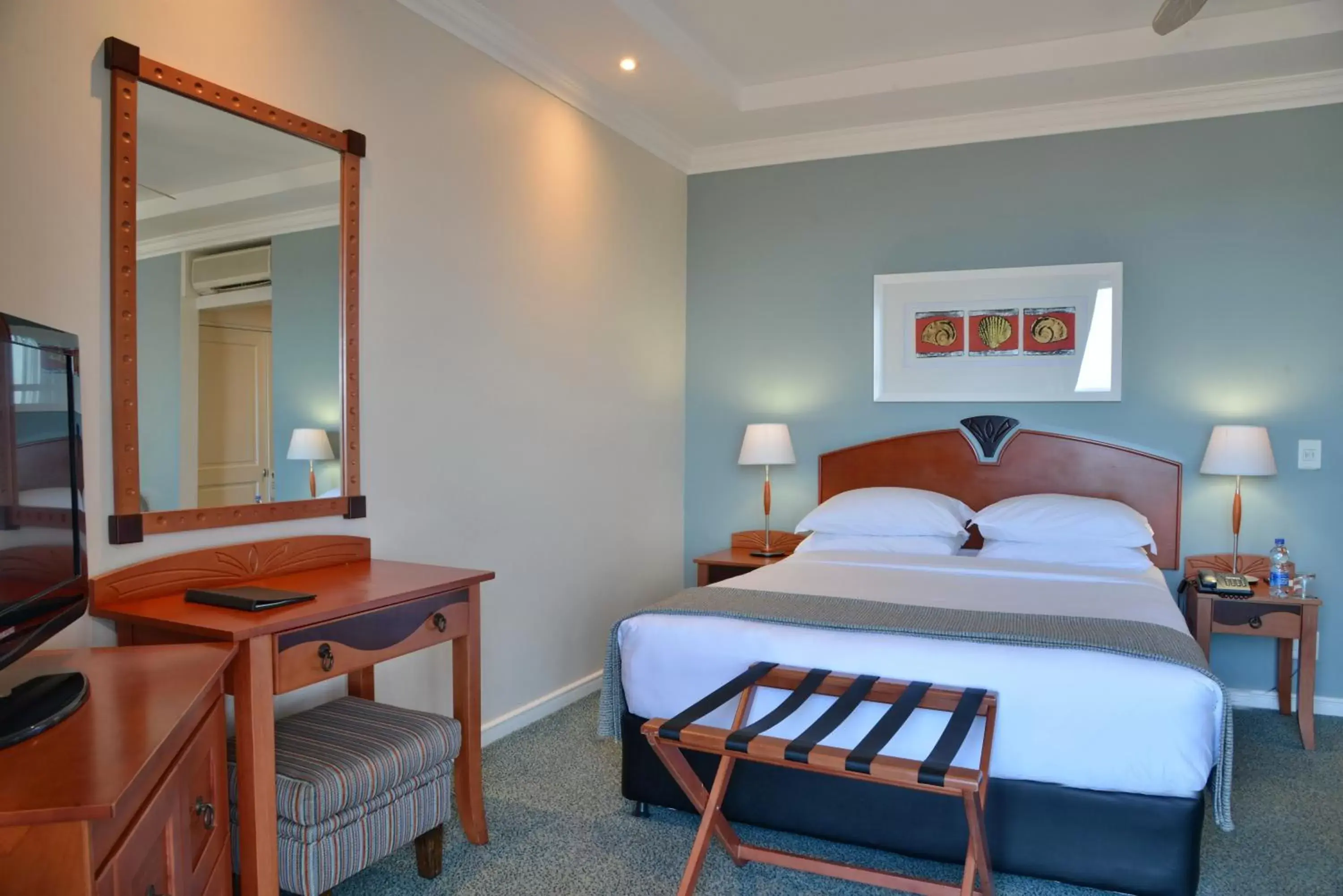 Bedroom, Bed in Courtyard Hotel Port Elizabeth