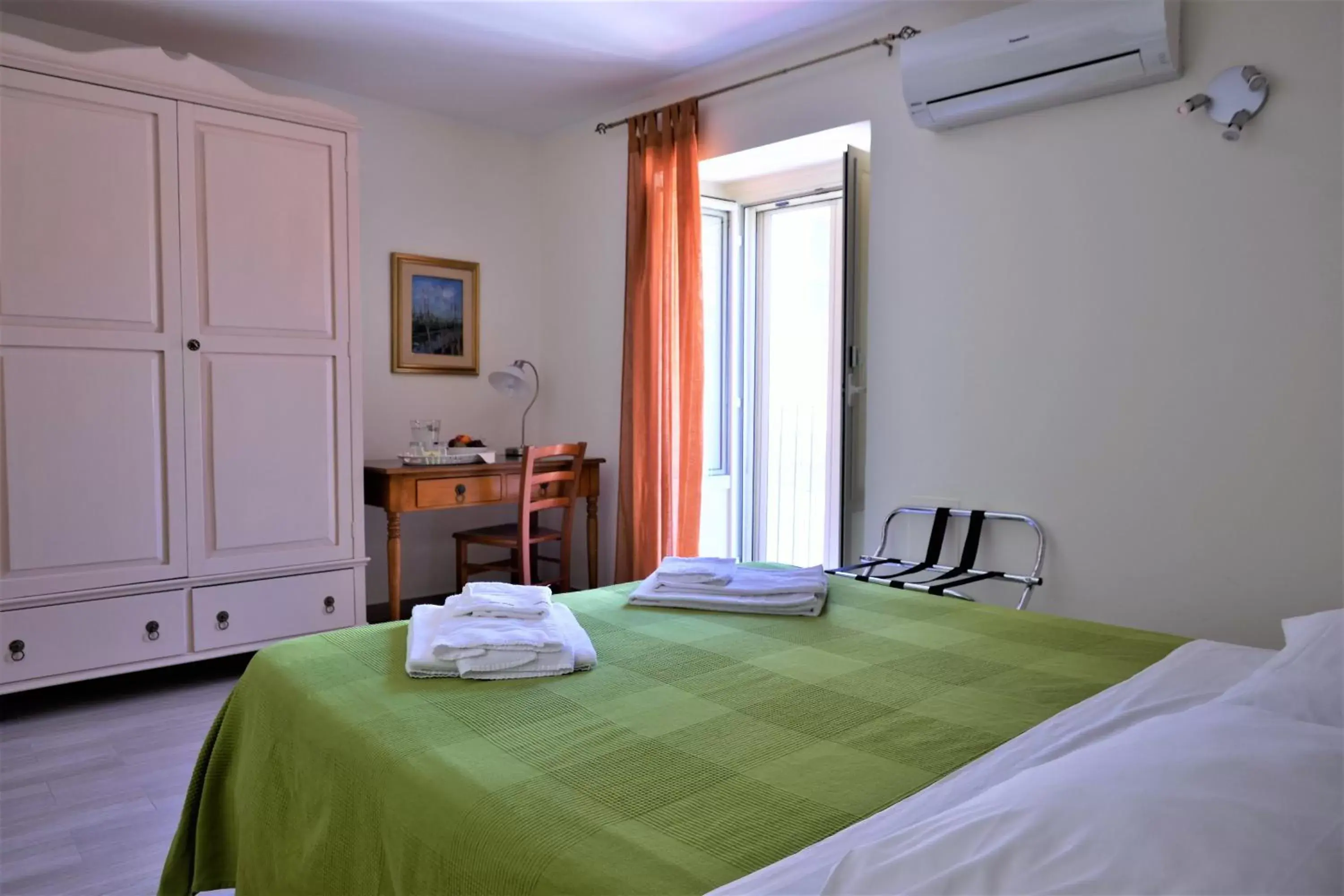 Triple Room in Al Teatro Massimo Suites Triple Room in Al Teatro Massimo Suites