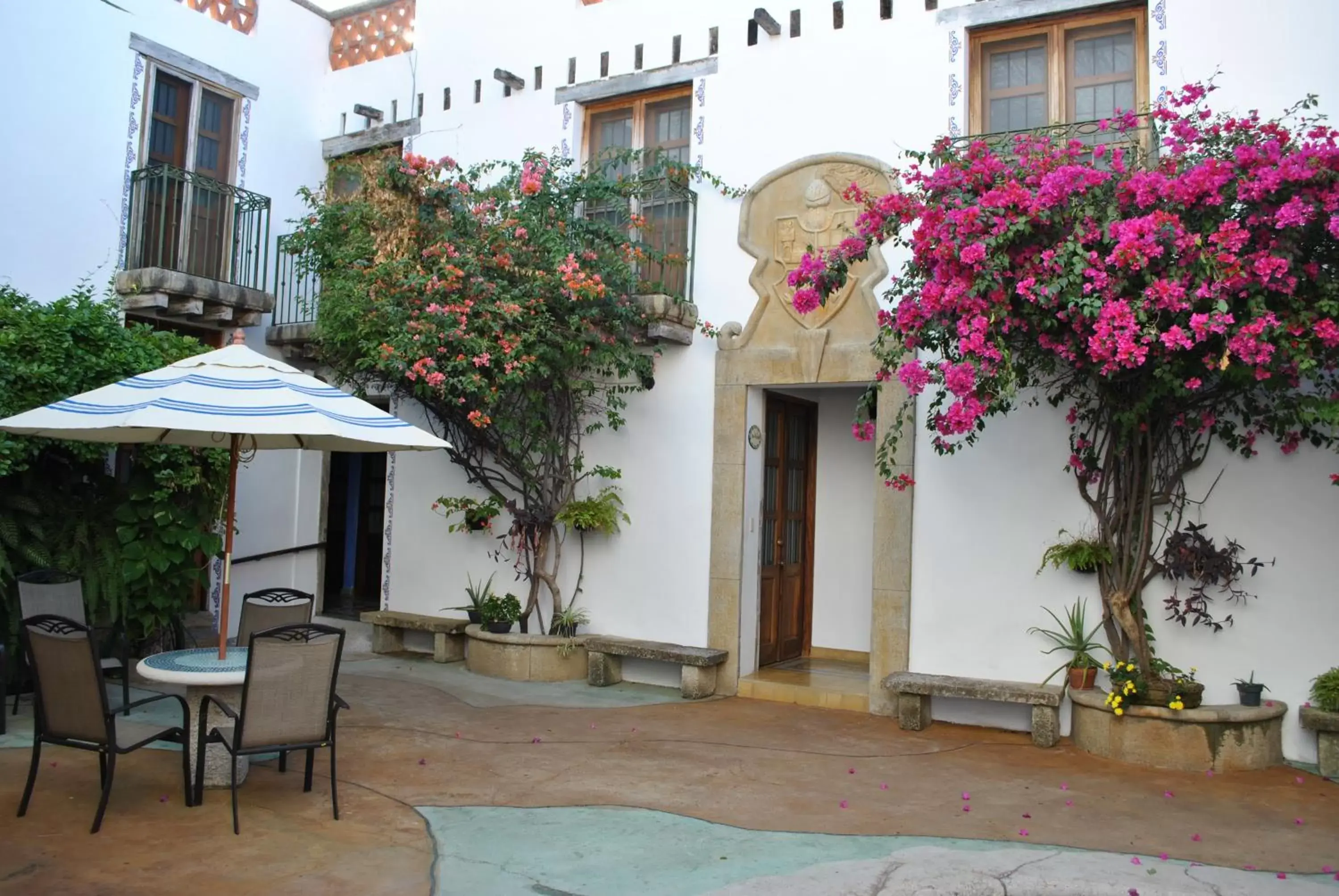 Property building, Patio/Outdoor Area in Villa Serena Centro Historico
