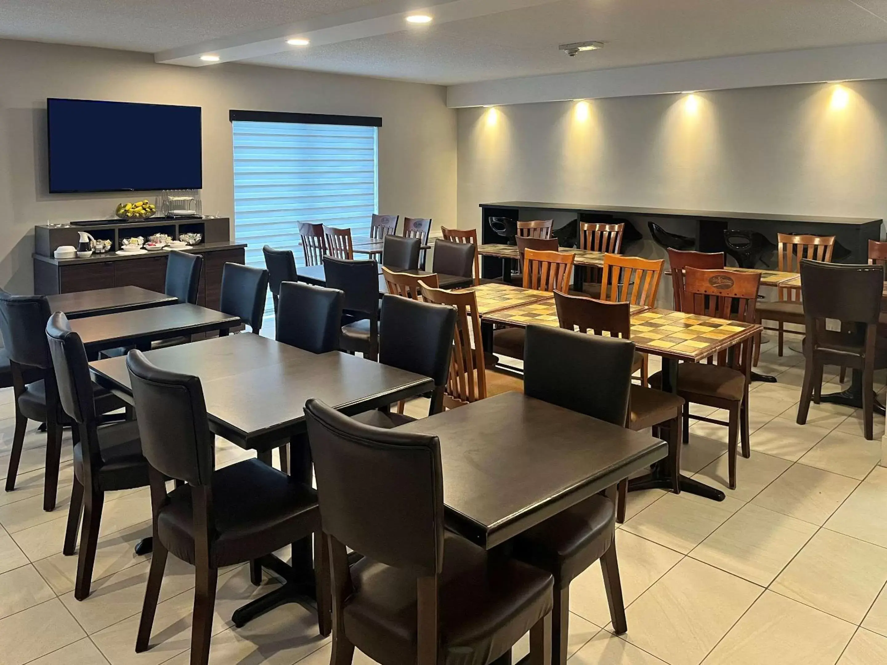 Breakfast in Econo Lodge Airport Quebec Breakfast in Econo Lodge Airport Quebec