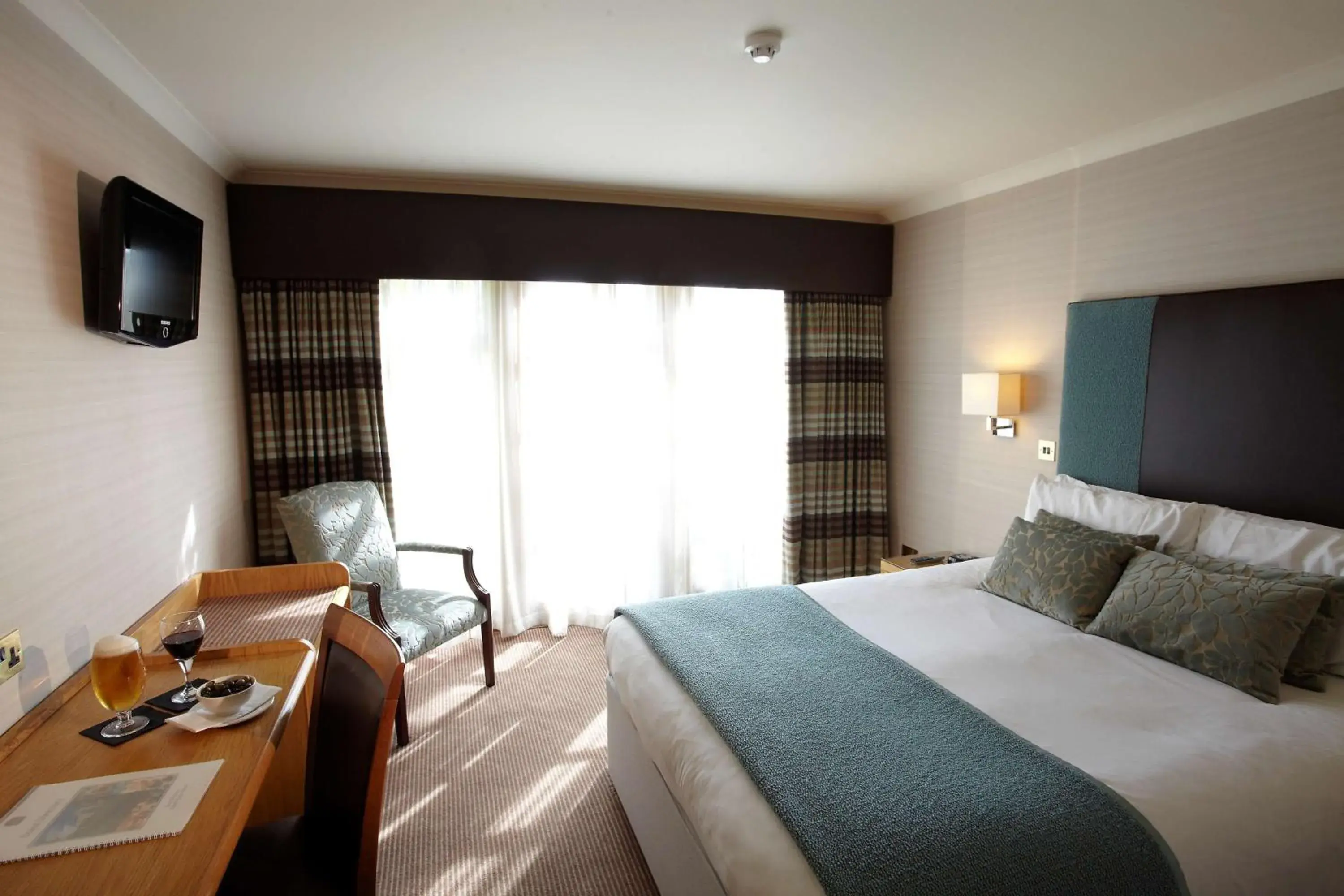 Photo of the whole room, Bed in Best Western Plus Dunfermline Crossford Keavil House Hotel