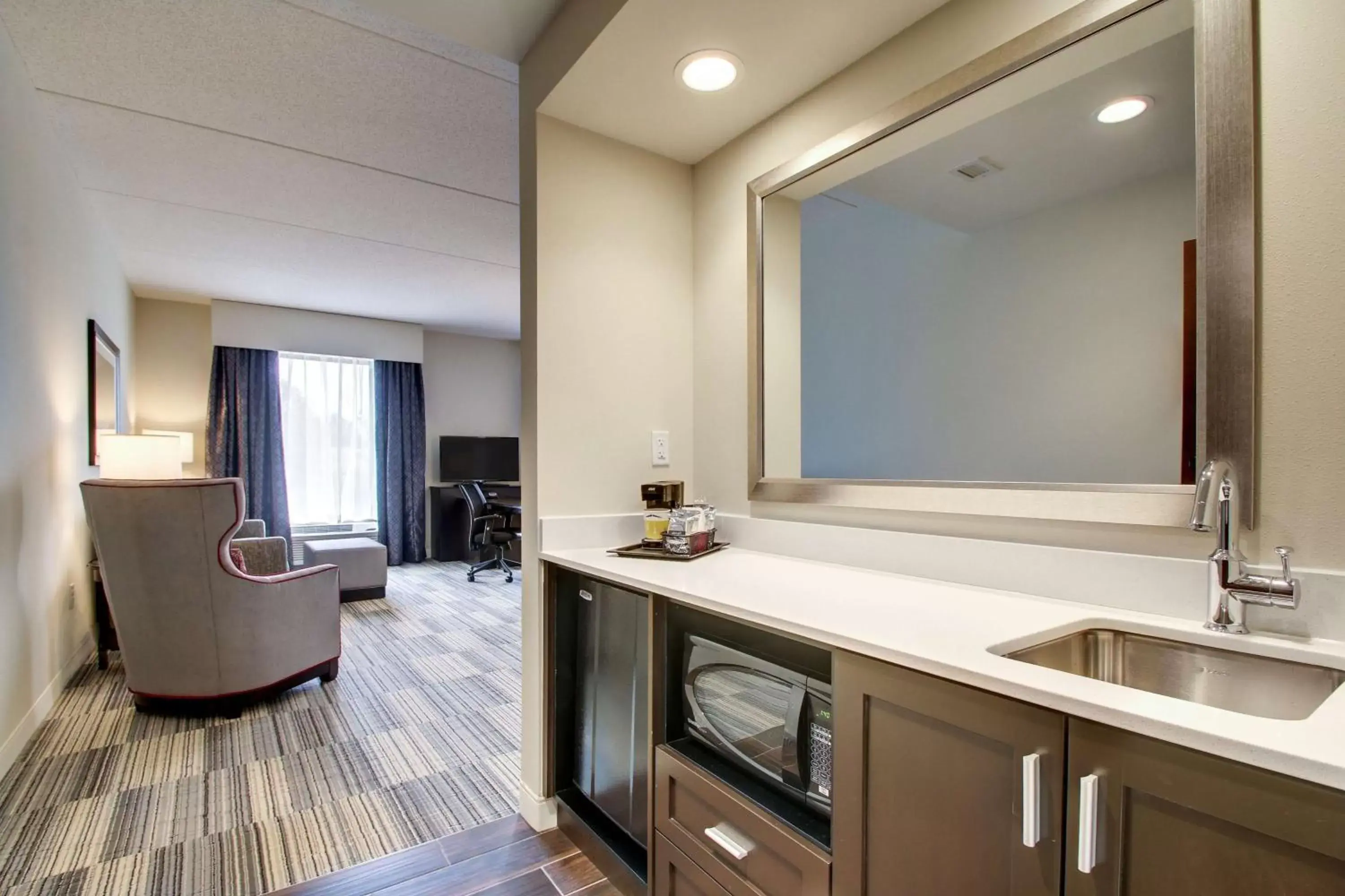 Bed, Bathroom in Hampton Inn & Suites Greenville Airport