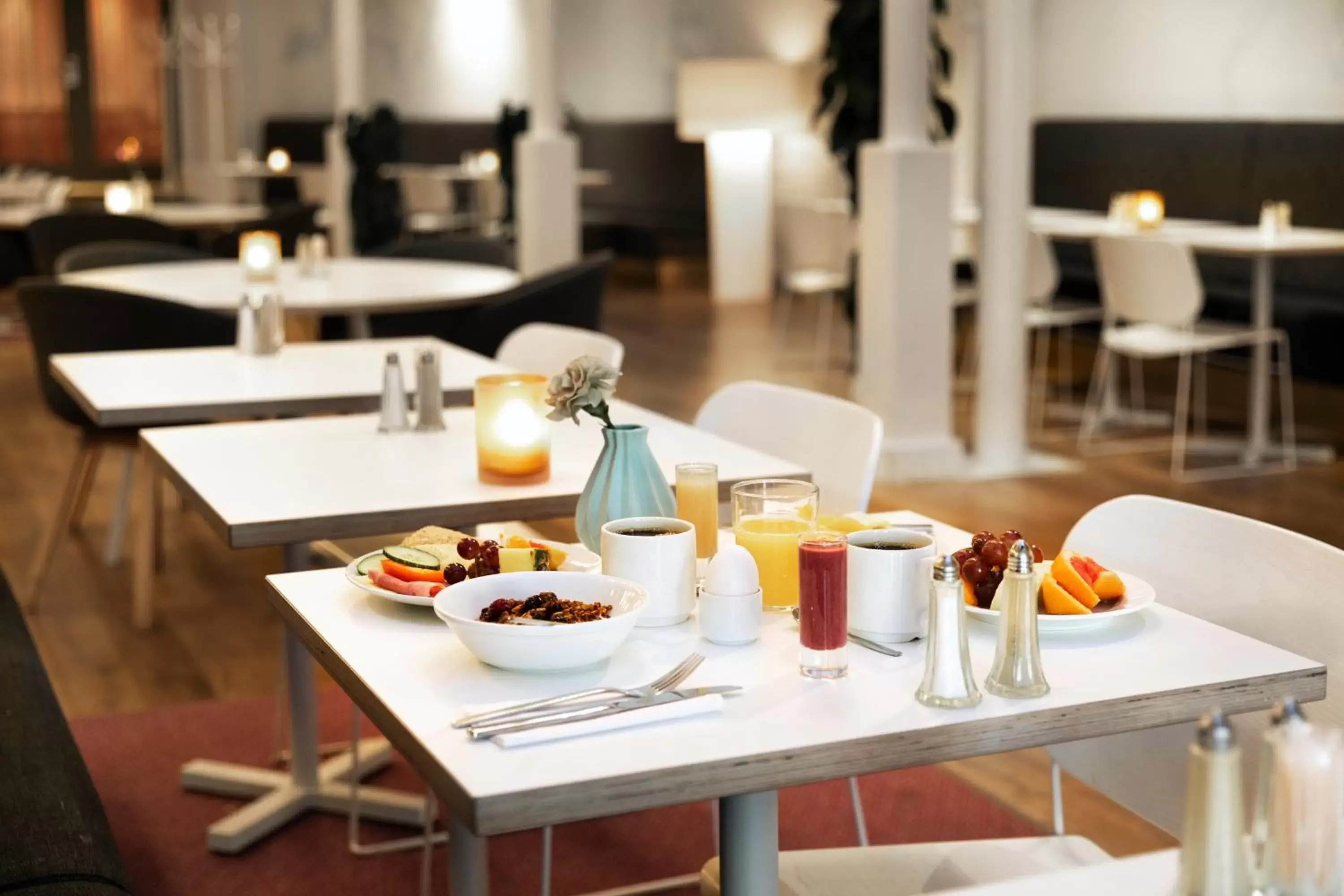 Buffet breakfast, Restaurant/Places to Eat in Elite Stora Hotellet Linköping