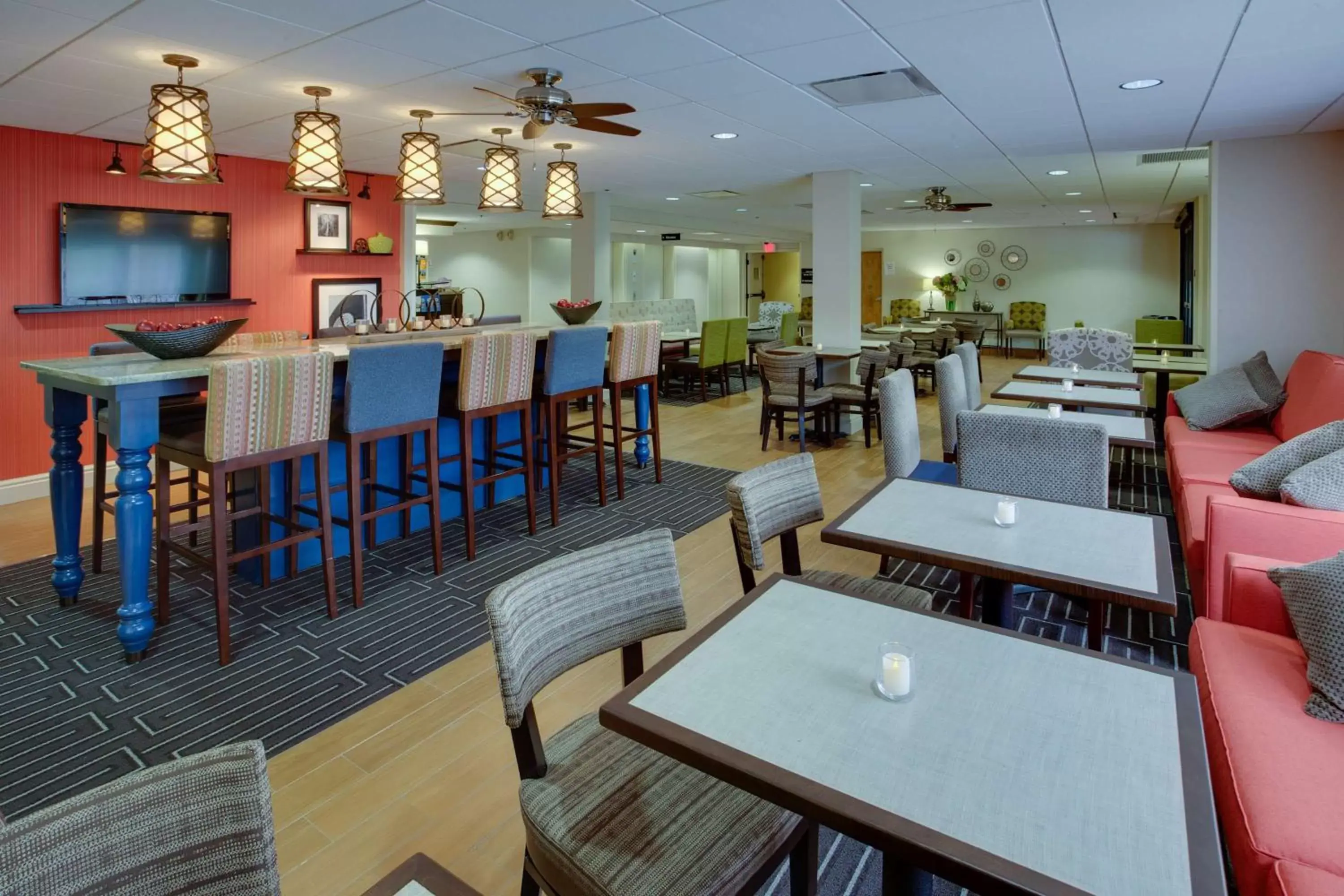 Lobby or reception, Restaurant/Places to Eat in Hampton Inn Pittsburgh Greentree