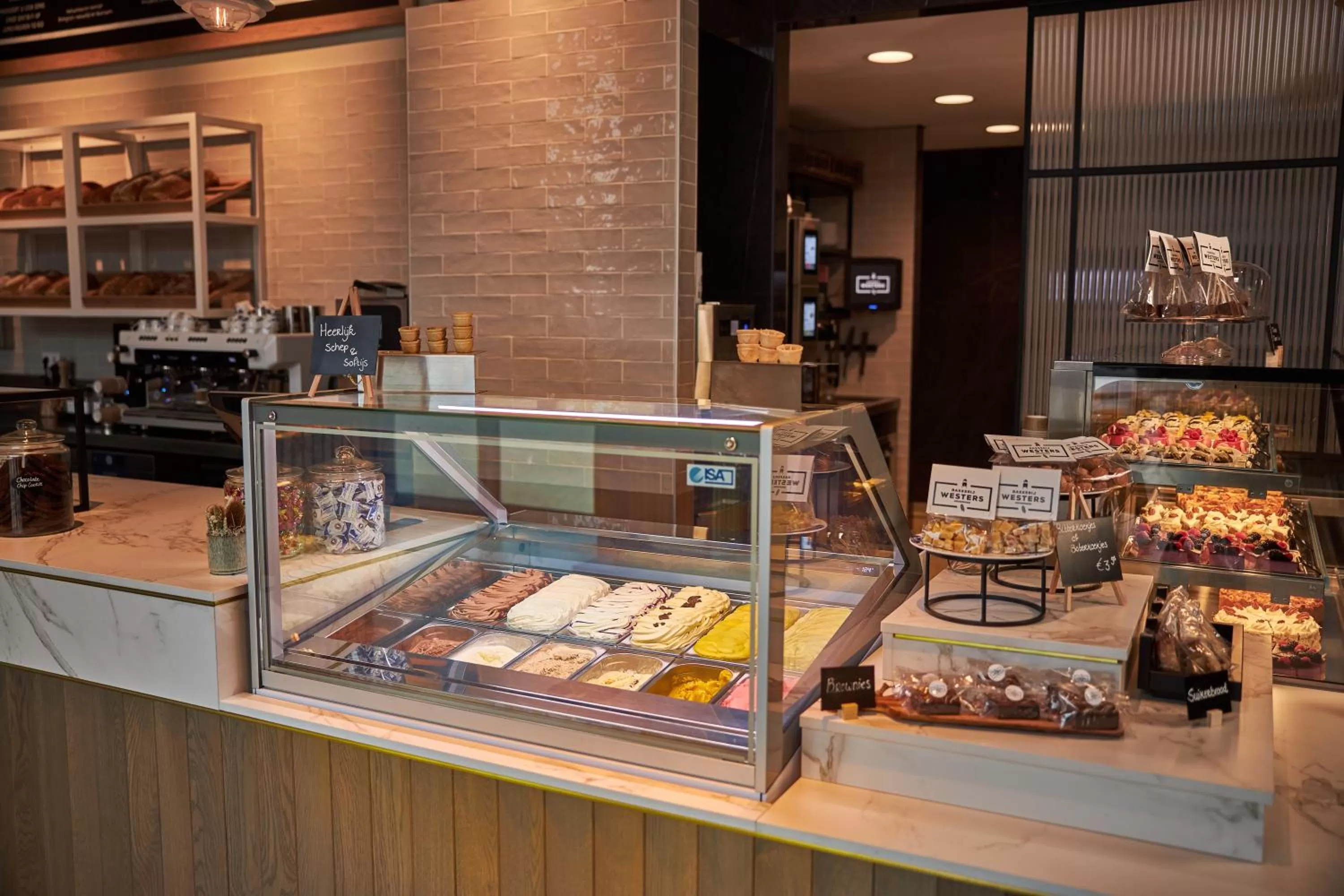 Restaurant/places to eat in The Market Hotel