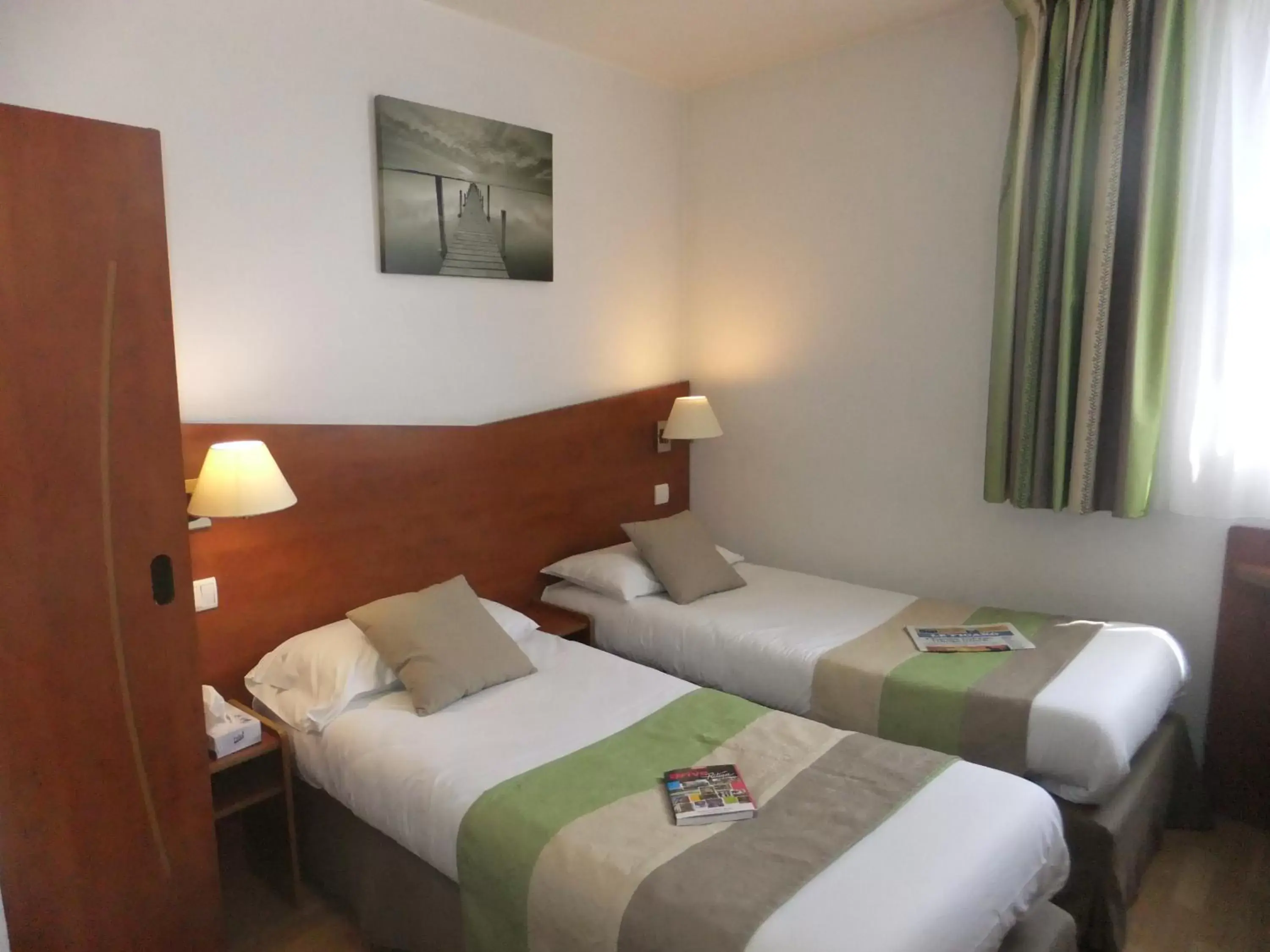 Double Room with 2 Single Beds in Hotel Restaurant Kyriad Brive Centre