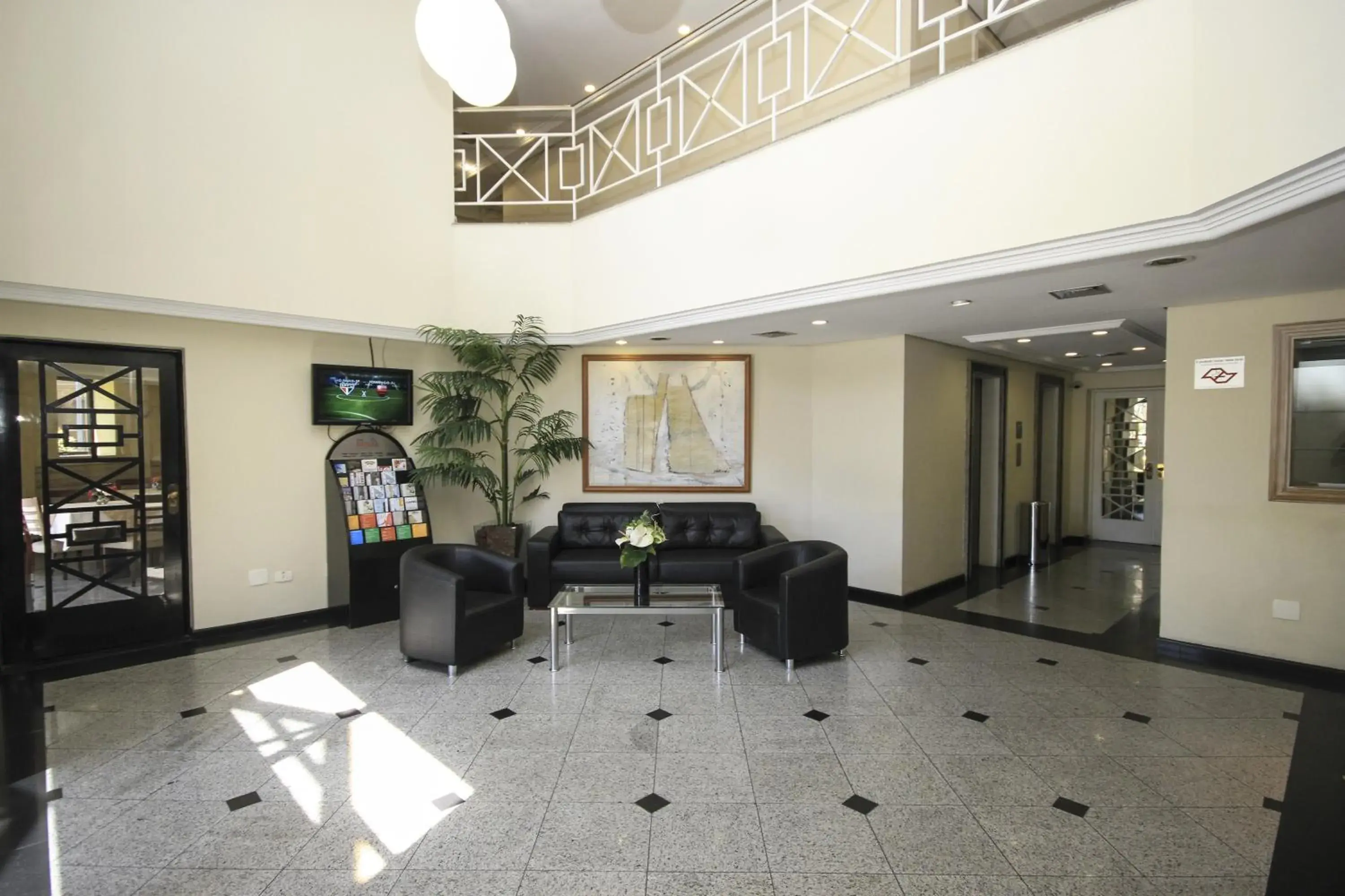 Facade/entrance, Lobby/Reception in Bienal Suítes