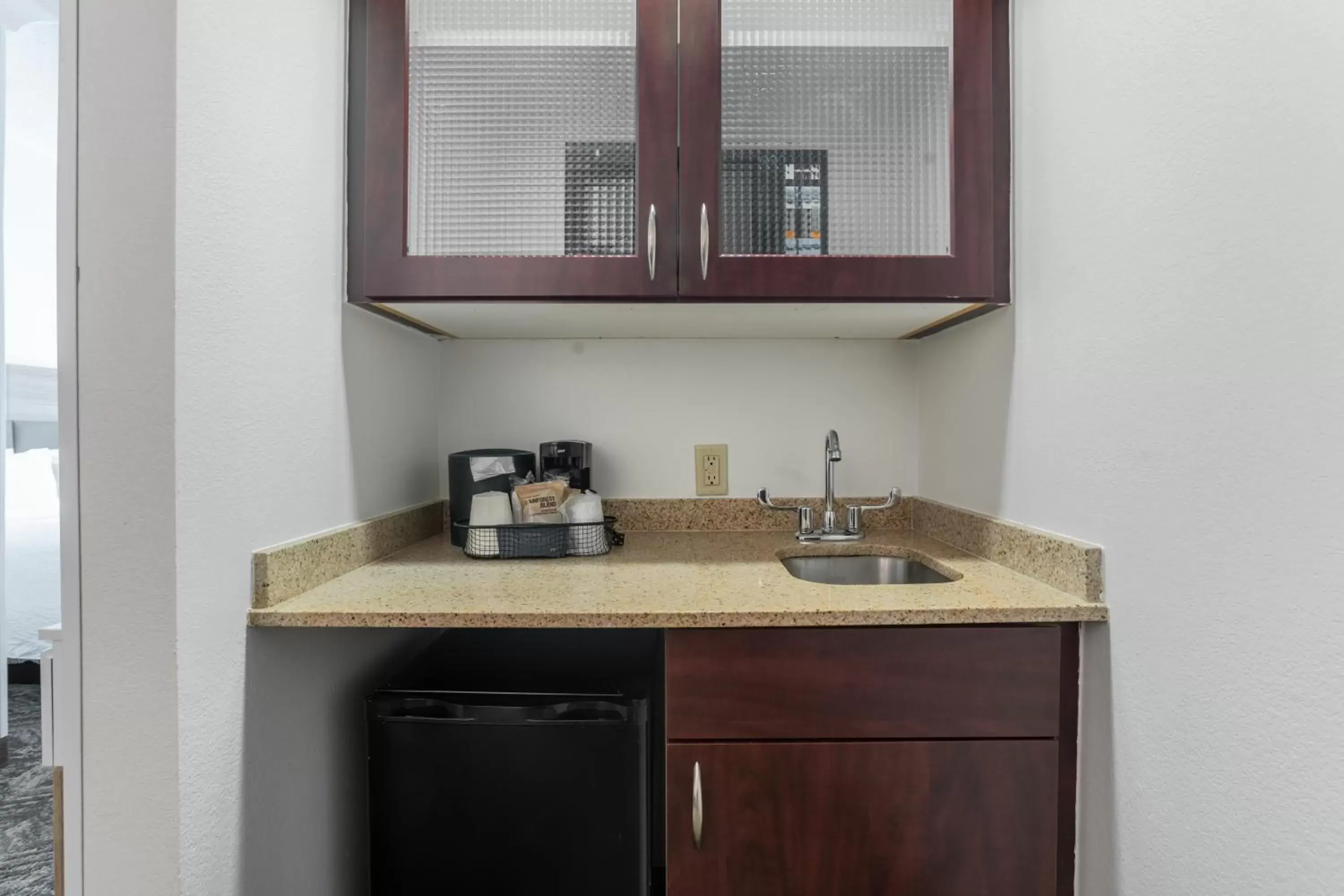 Kitchen or kitchenette, Kitchen/Kitchenette in SpringHill Suites Gainesville