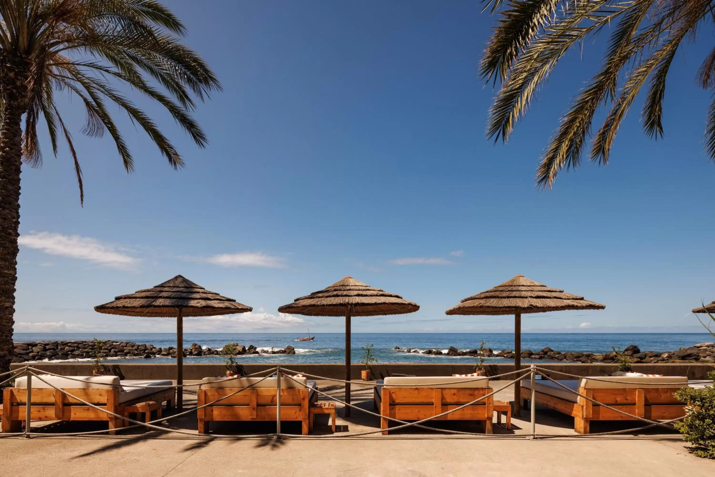 Lounge or bar, Beach in Saccharum - Resort and Spa - Savoy Signature