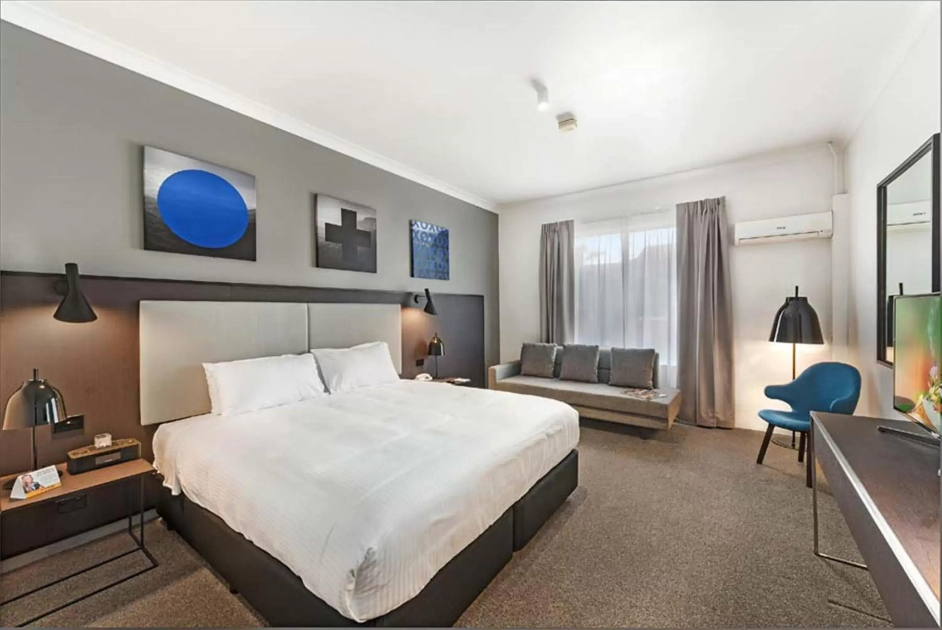 TV and multimedia, Bed in CKS Sydney Airport Hotel