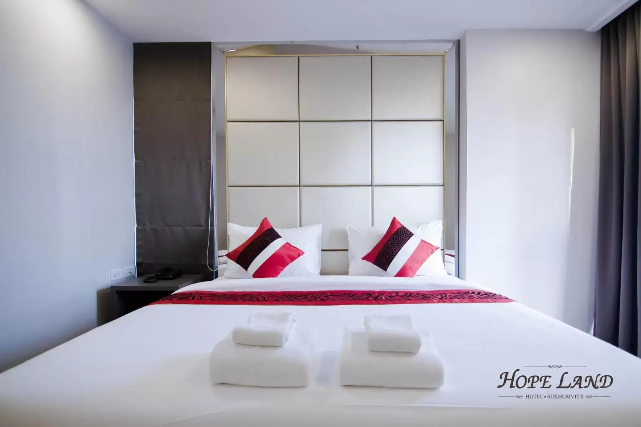 Bedroom, Bed in Hope Land Hotel Sukhumvit 8