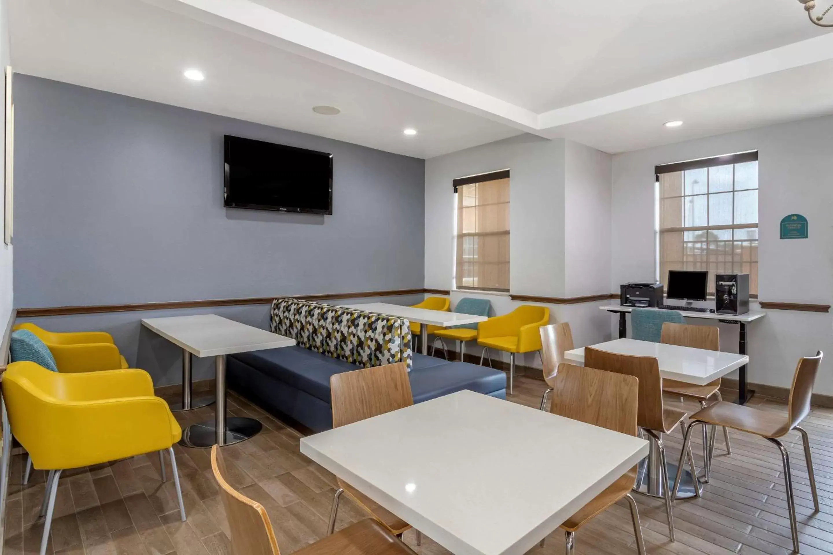 Restaurant/places to eat in MainStay Suites Port Arthur - Beaumont South Restaurant/places to eat in MainStay Suites Port Arthur - Beaumont South