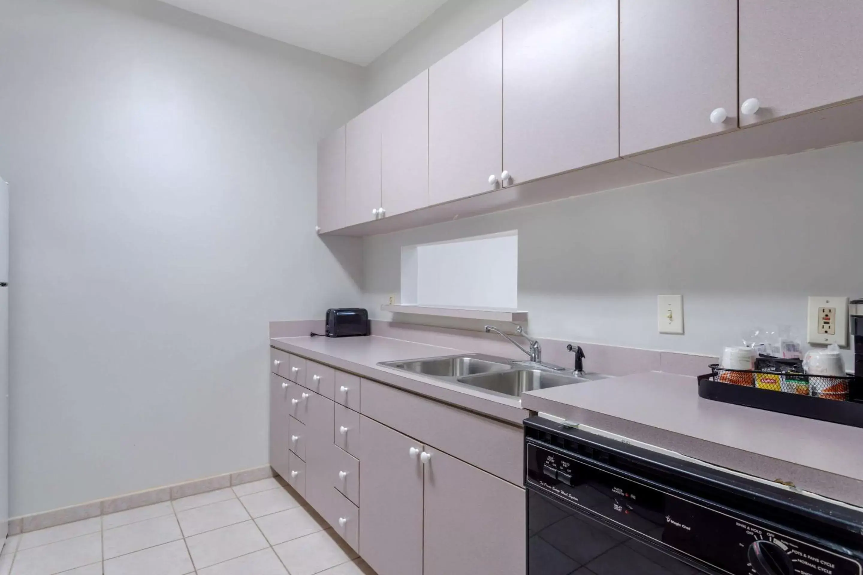Photo of the whole room, Kitchen/Kitchenette in Comfort Suites La Porte