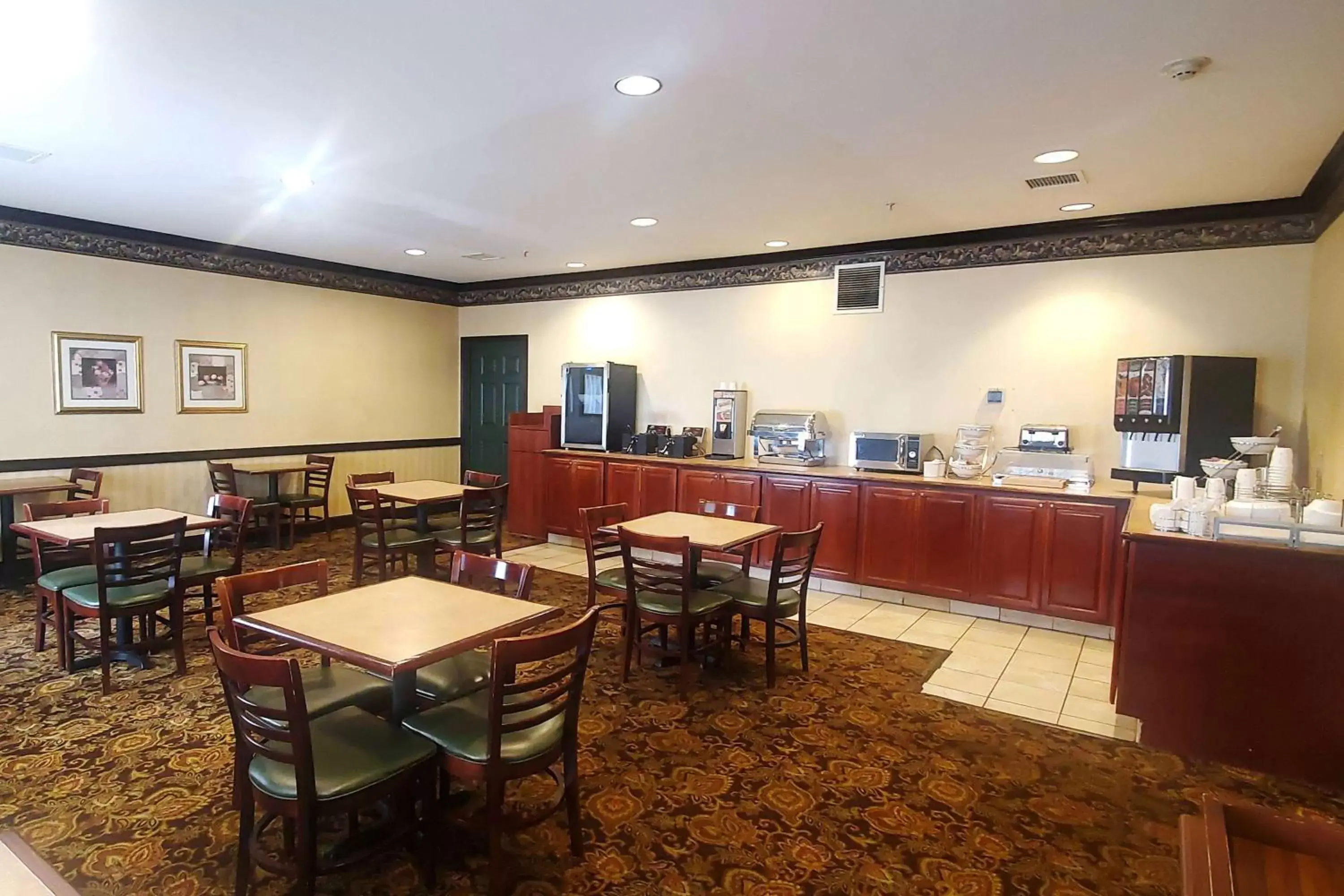 Breakfast, Restaurant/Places to Eat in Wingate by Wyndham Youngstown - Austintown