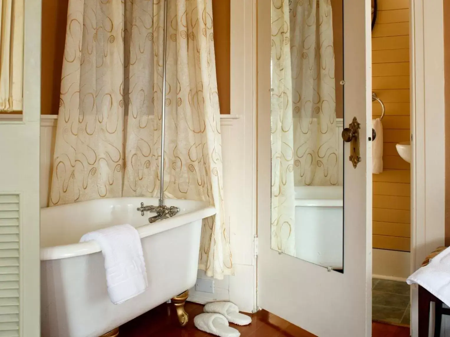 Other, Bathroom in Abbeymoore Manor