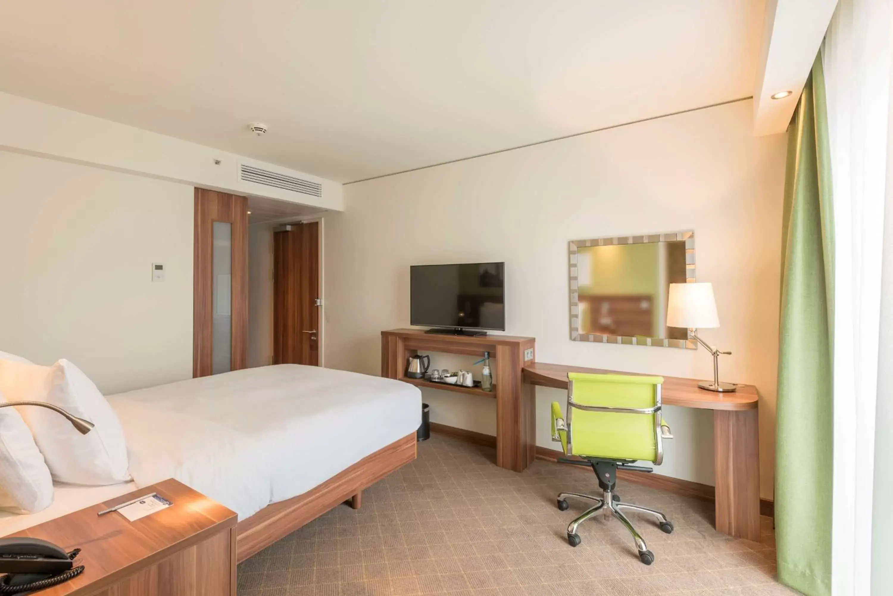 Bedroom, Bed in Hampton By Hilton Hamburg City Centre Bedroom, Bed in Hampton By Hilton Hamburg City Centre