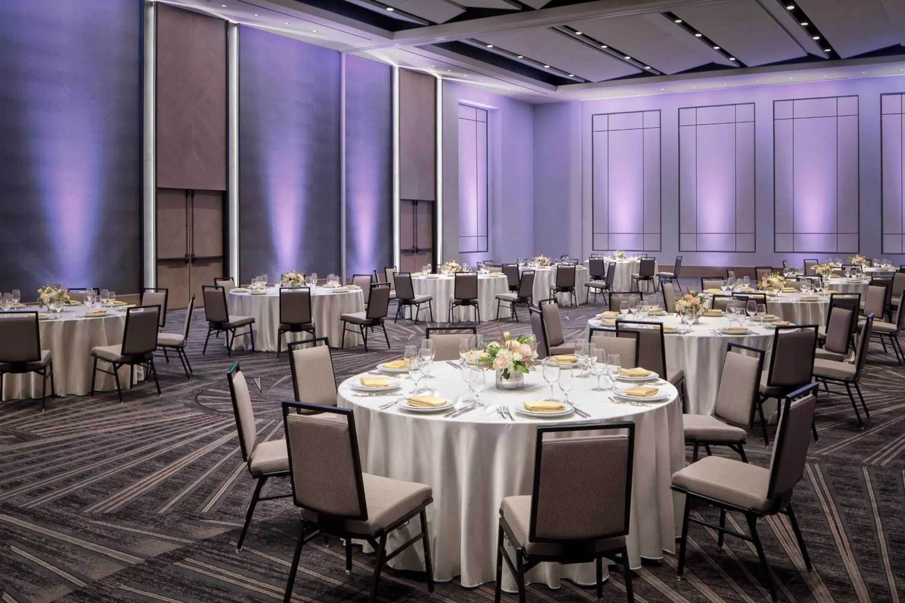 Meeting/conference room, Restaurant/Places to Eat in Marriott Dallas Uptown